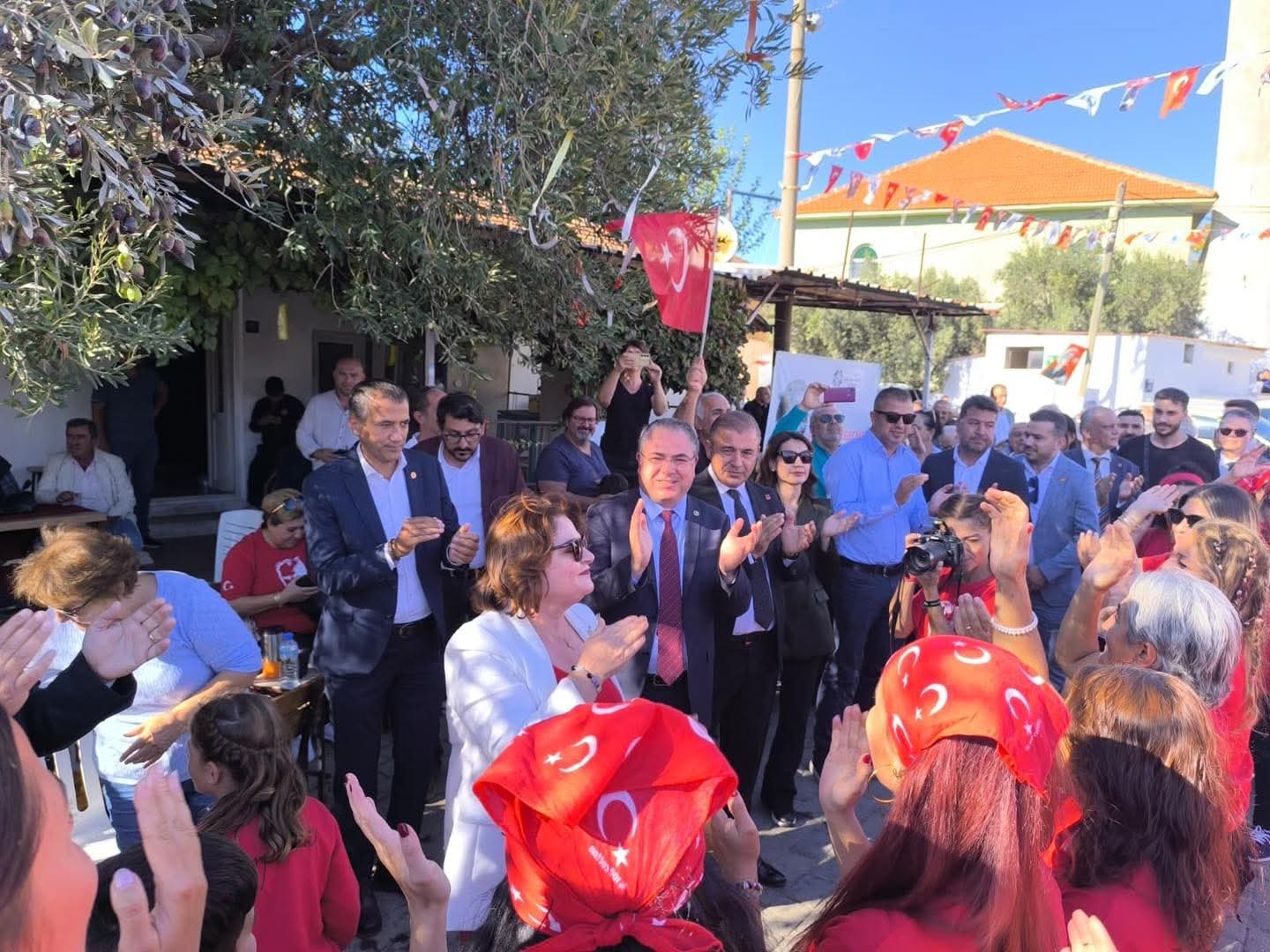 Akkoylulerden Traktorlu Cumhuriyet Konvoyu 610407 3Fda724Bac79A2827121661C7F38652F