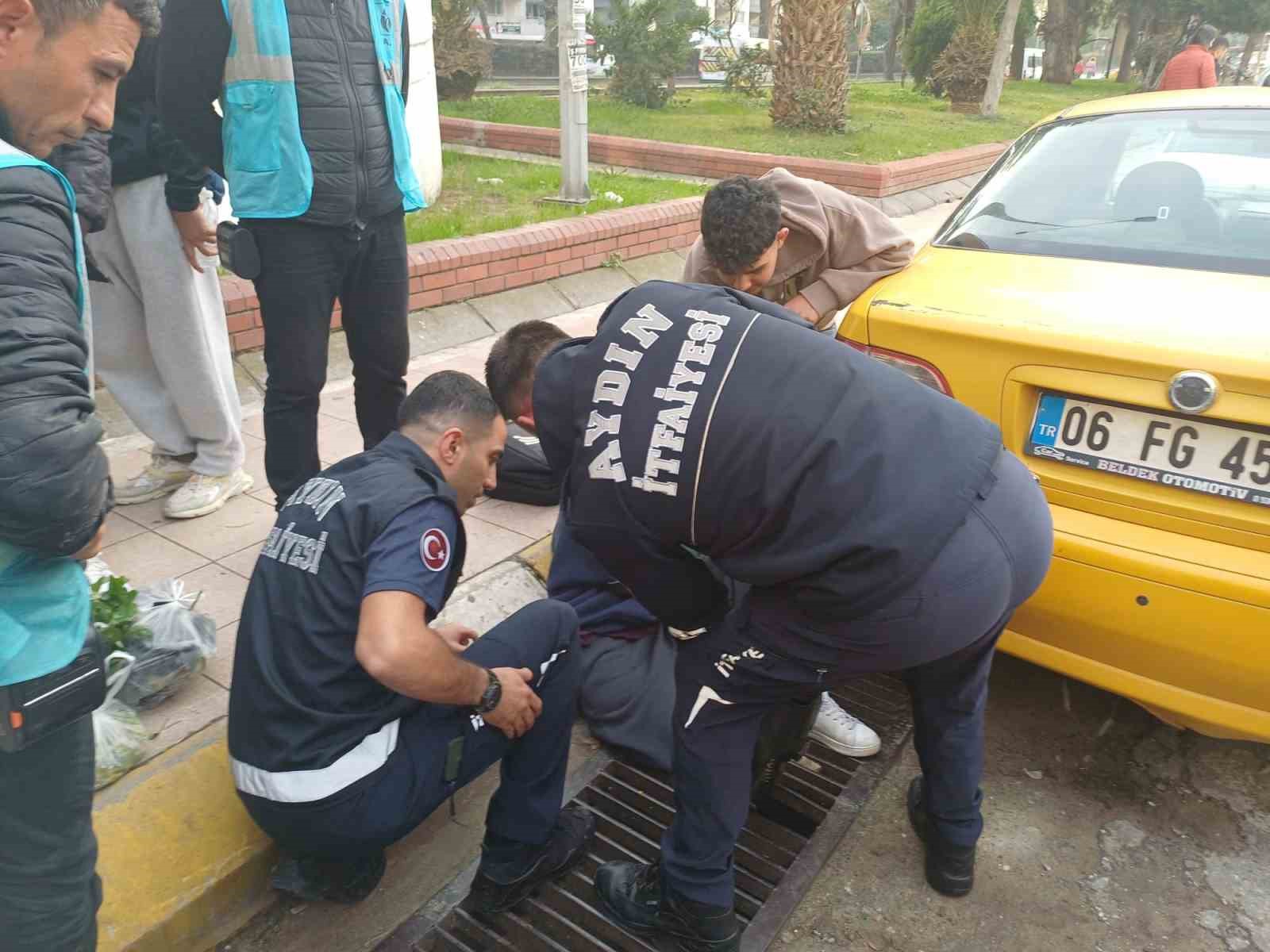 Ayagi Mazgala Sikisan Sahsi Itfaiye Ekipleri Kurtardi 55C5A3Df000Ddc88B08E52C2649F63B0