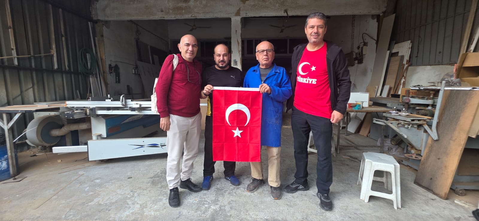 Aydin Marangozlar Odasindan Uyelerine Anlamli Hediye 610192 2Cd7Fd7D722A3C279B3582F760Dcf843