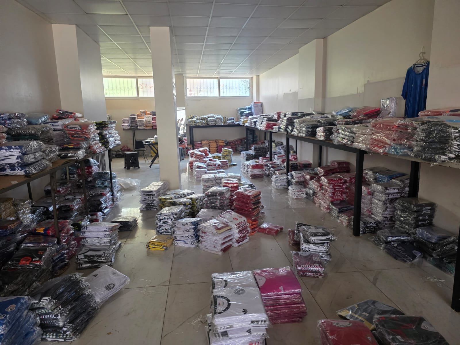 Aydin Polisinden Gecit Yok 6 Bin 908 Urune El Konuldu 603611 997473017558Ab7287F42Bd7279359F0