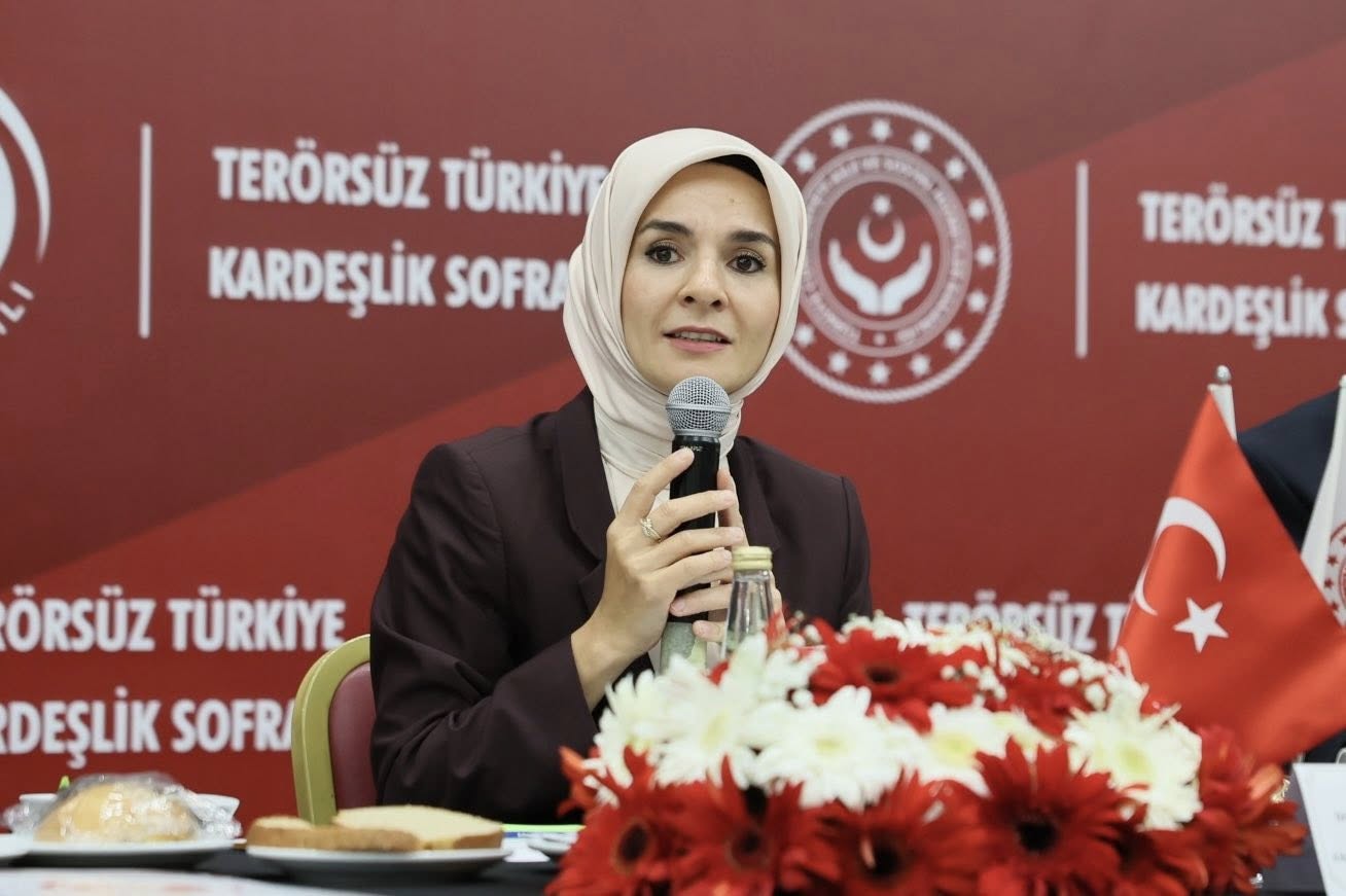 Aydina Bakan Akini Iki Gun Ust Uste Iki Onemli Ziyaret 604225 F3994F154A8201Cdeeac42Ac29A988Ff