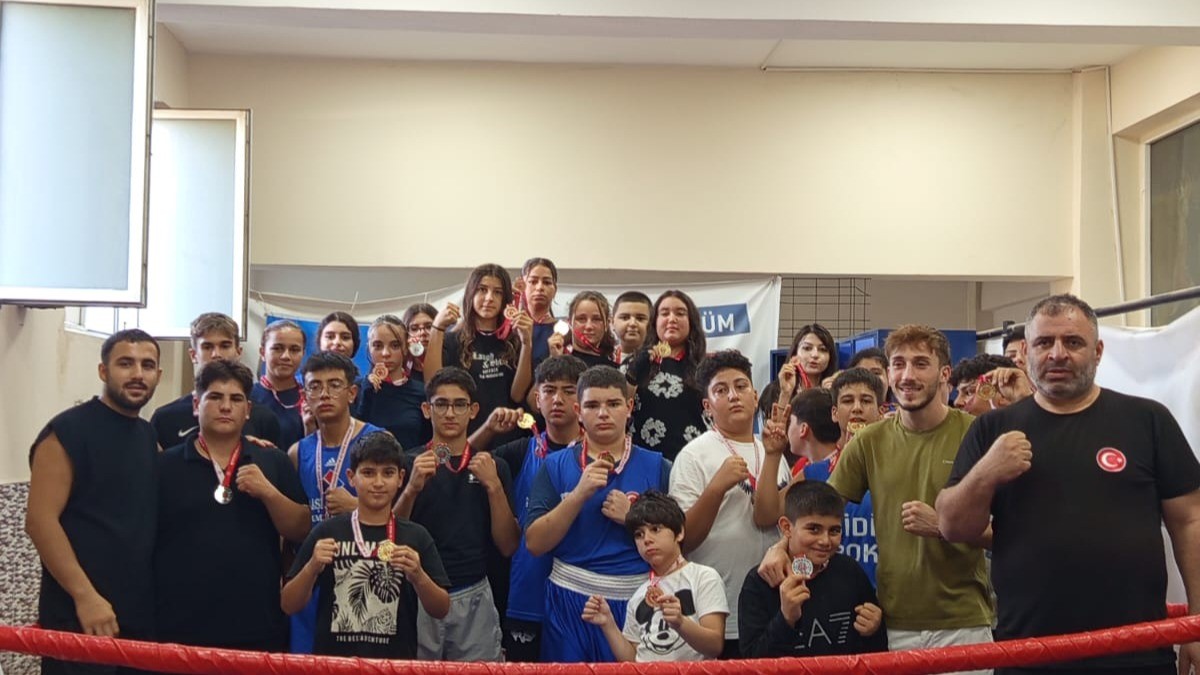 Aydinda Cumhuriyet Bayrami Spor Soleni 1841Dc33C6Dfe2Bfe31F85441F64D4C4