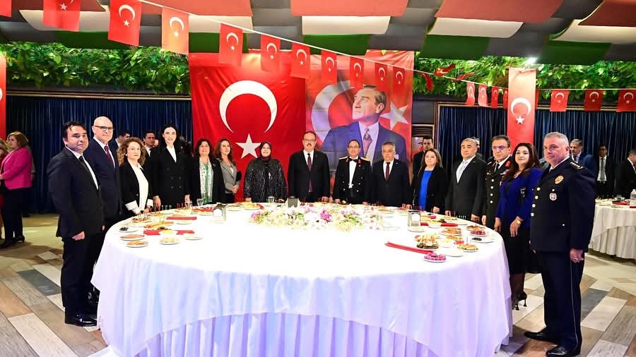 Aydinda Cumhuriyet Coskusu Taclandi 610417 25C25735156D1Ff2Fdfe6A9725Bb147B