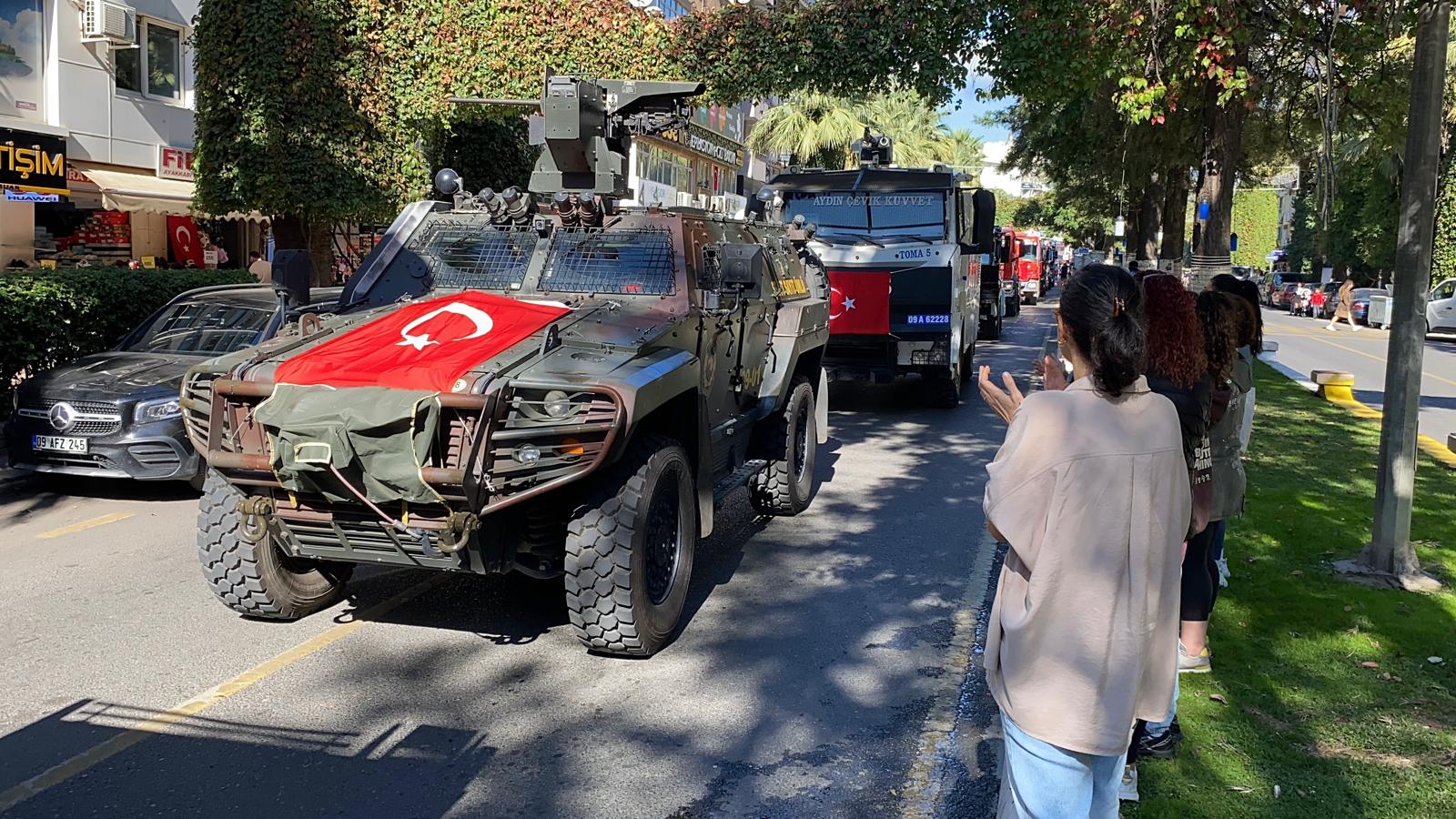 Aydinda Esnaf Ve Vatandaslari Sokaga Doken Kortej 610262 D8933F58340D0049C1Efc3Ad5D545E0A