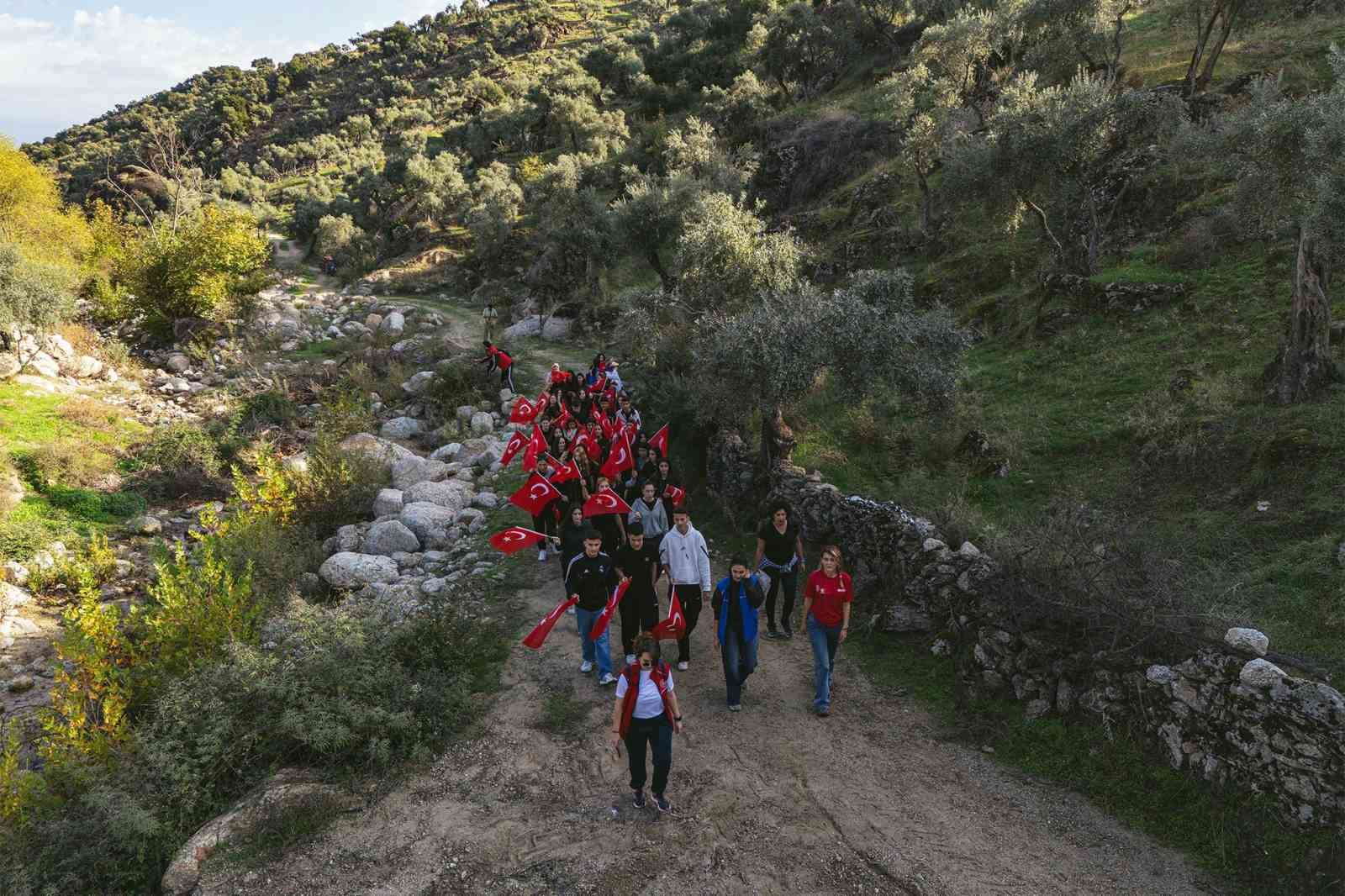 Aydinda Gencler Cumhuriyet Icin Yurudu 7737A3022927D93B3708Ee6033C62Ccb