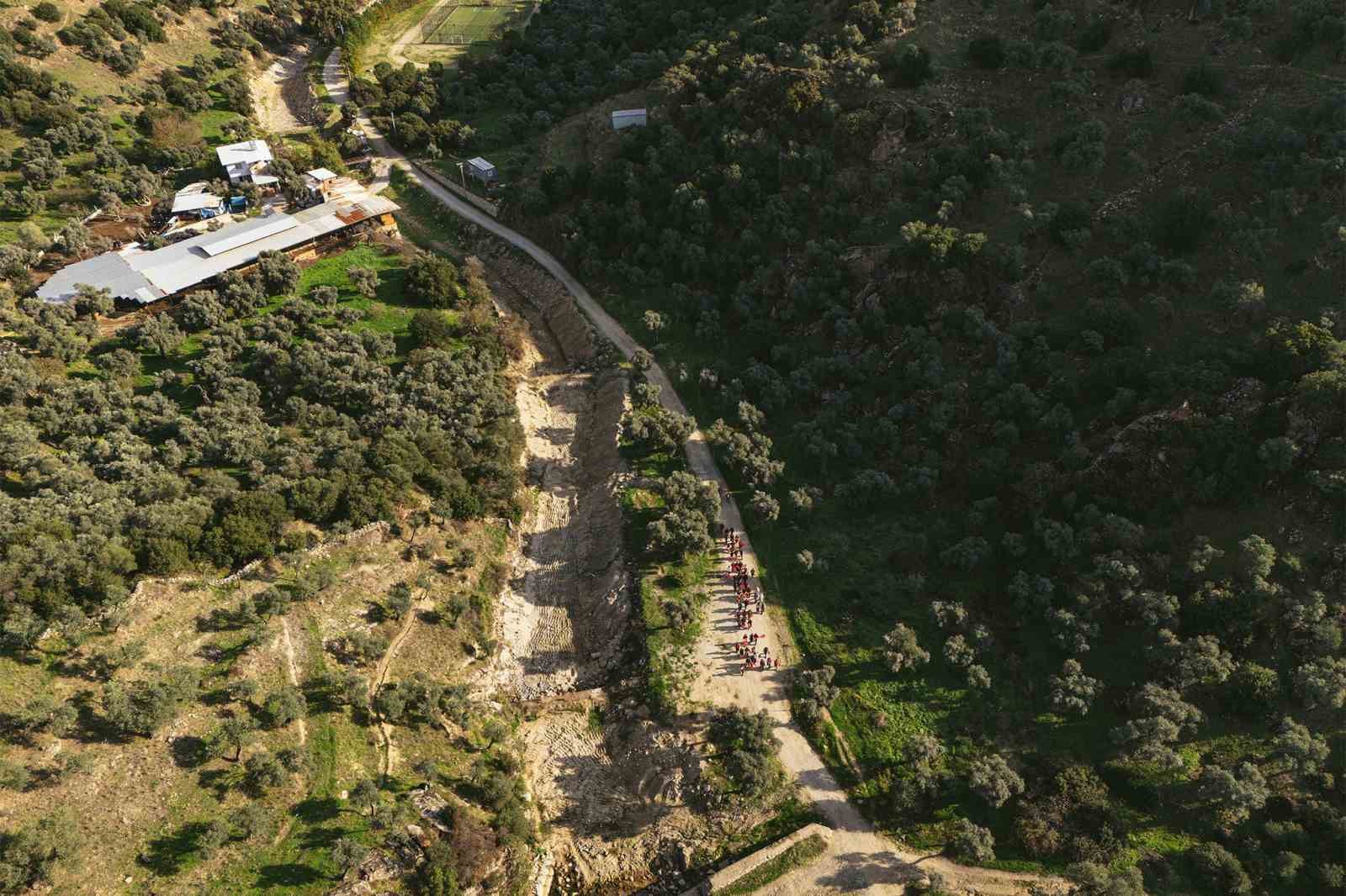 Aydinda Gencler Cumhuriyet Icin Yurudu A0890Cd7331A3Aefdaddc51E3E51F2A4