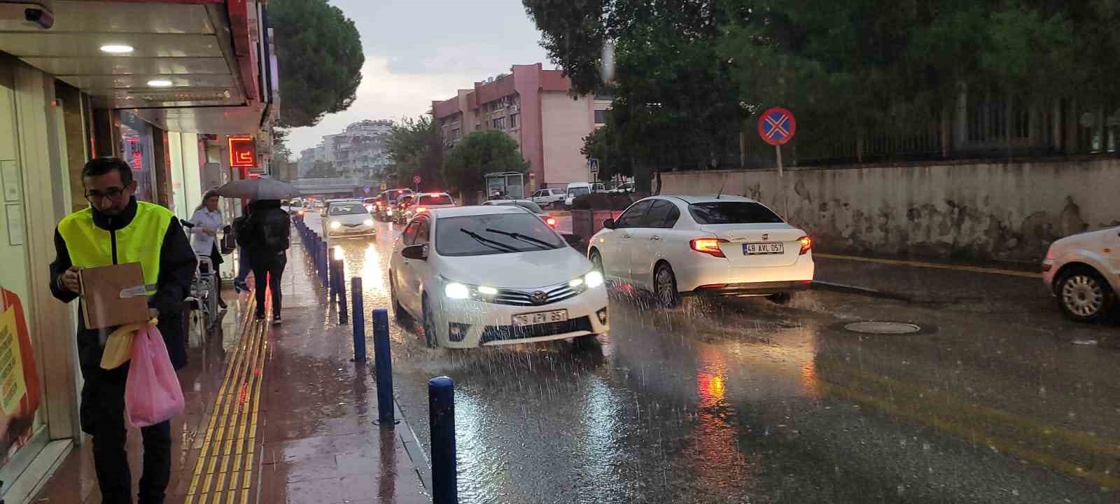 Aydinda Saganak Yagmur Yollari Dereye Cevirdi 62303Fc75F0408631A408D4B5633F3F7