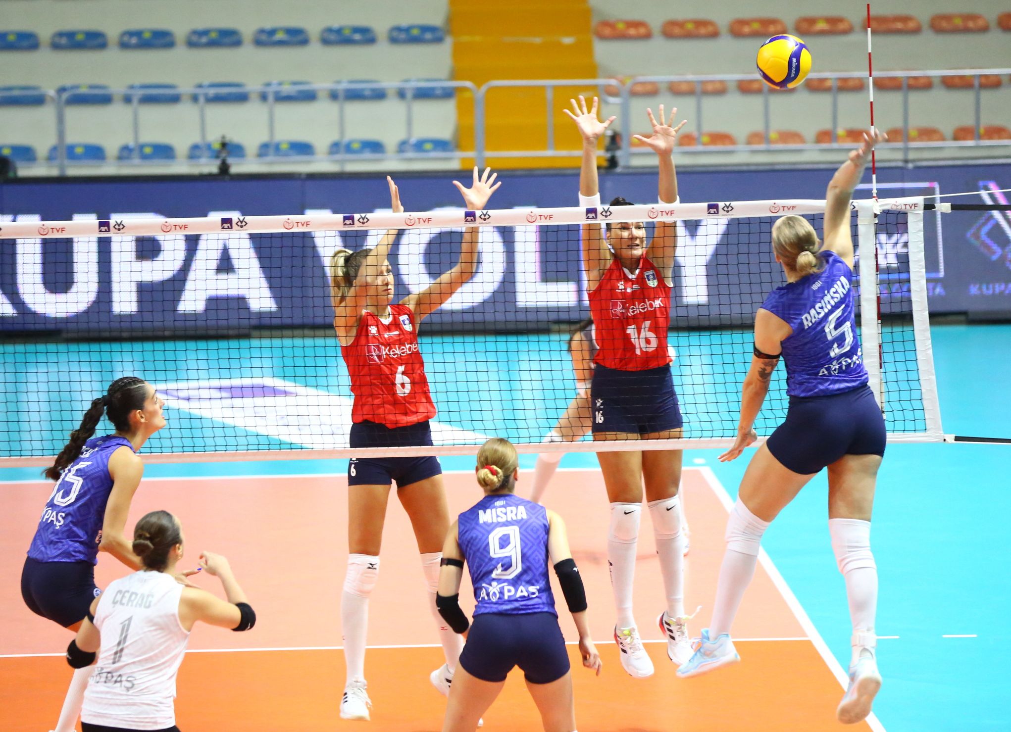 Aydinin Sultanlarindan Kupaya Veda 605287 A7380B2Ca54124Ccccca2Bea4F85F702