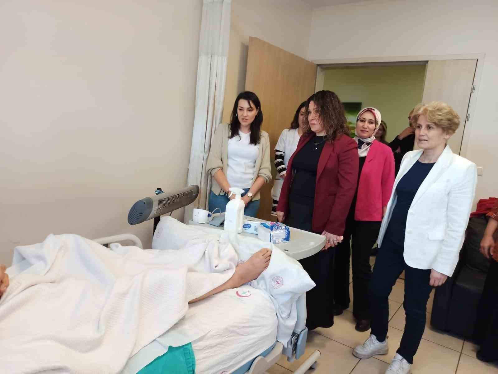 Bashekim Prof Dr Bozbastan Palyatif Bakim Calisanlarina Tesekkur 4F3A990734E2C9A63Be5Cca1Df760346