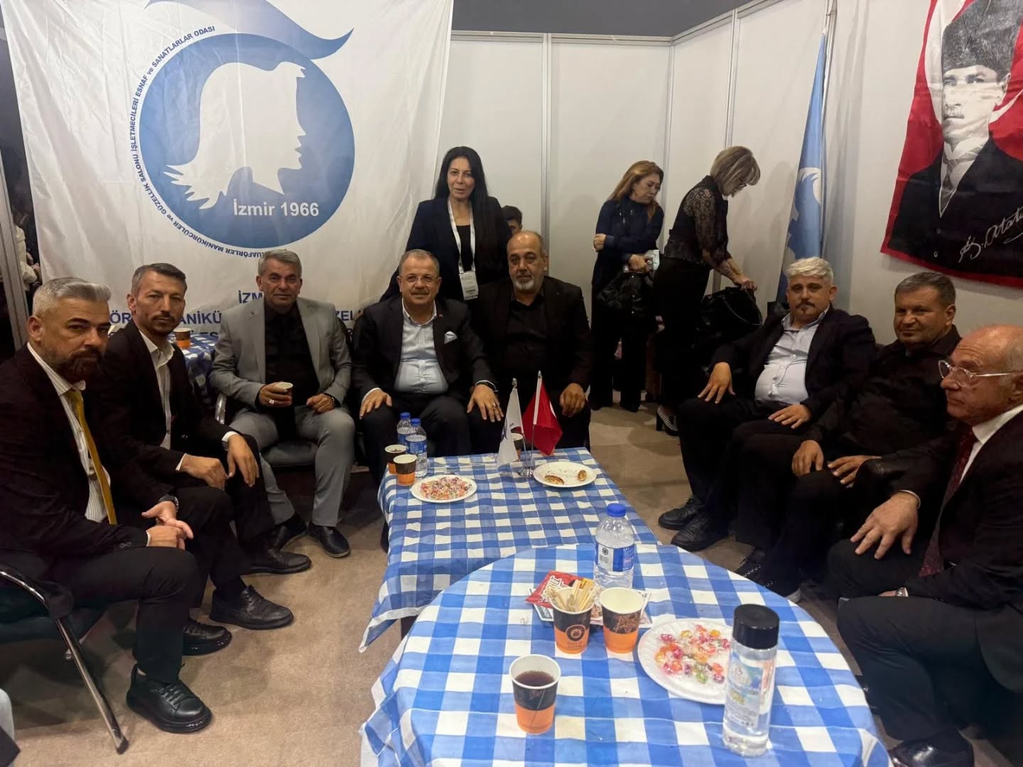 Baskan Avsar Ve Yonetimi Uyelerini Yine Fuara Goturdu 607988 Cd3D5Be413B3Df341E063281B54345F1