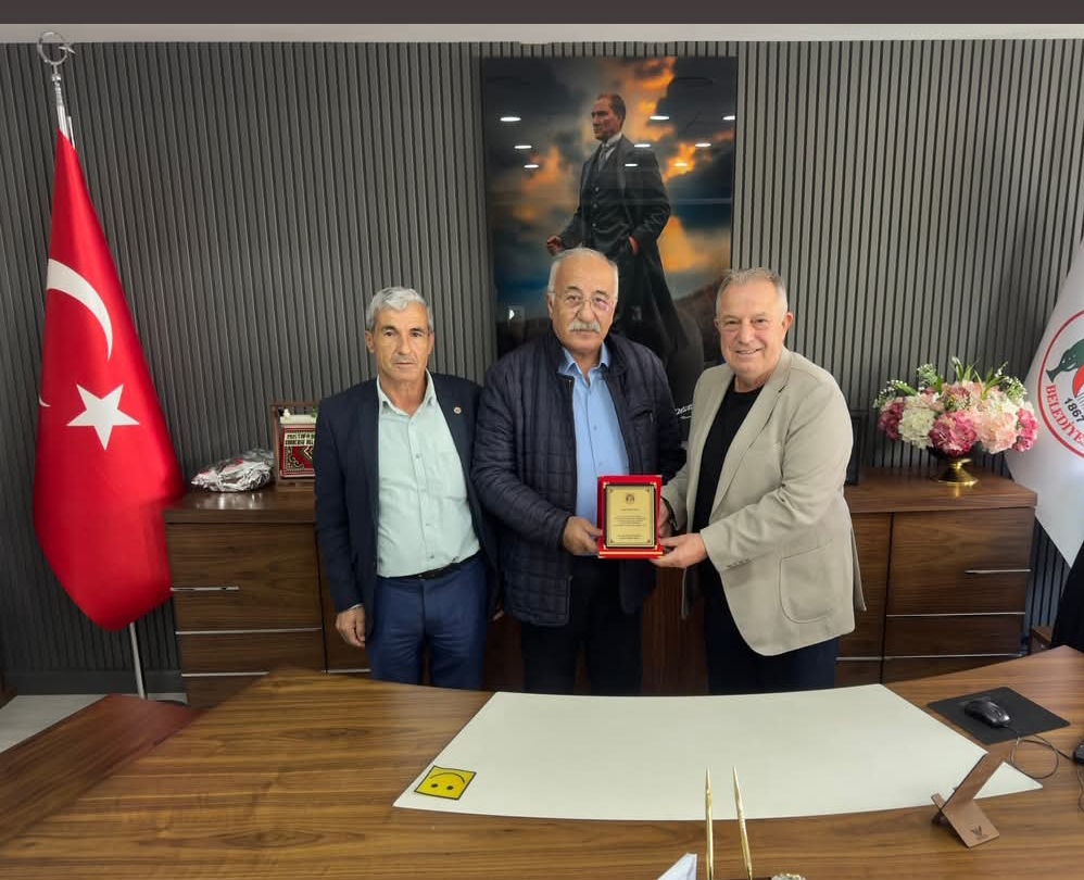 Baskan Buyukyapici Yilin Ahilerine Plaket Takdim Etti 605446 383772Dc8C3430E2450790E1C7085B91