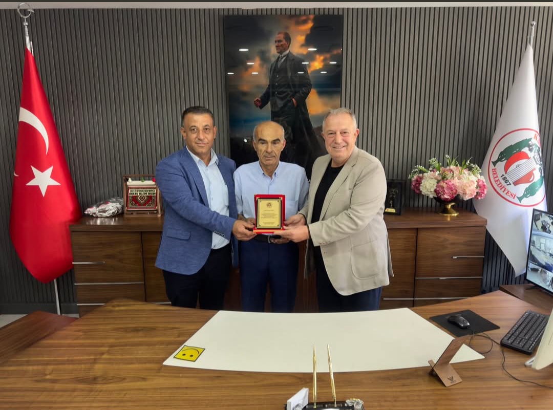 Baskan Buyukyapici Yilin Ahilerine Plaket Takdim Etti 605446 8D8Fef9E3B56787Ee9D200B3Cc8F6E2F