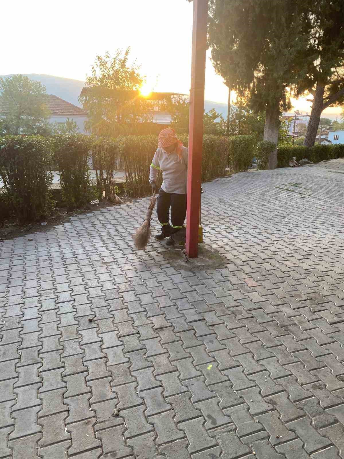 Bozdogan Belediyesi Ekiplerinden Cemiyet Sonrasi Temizlik Mesaisi A29Bf02203F07400F7A845C06Fb75Cb0