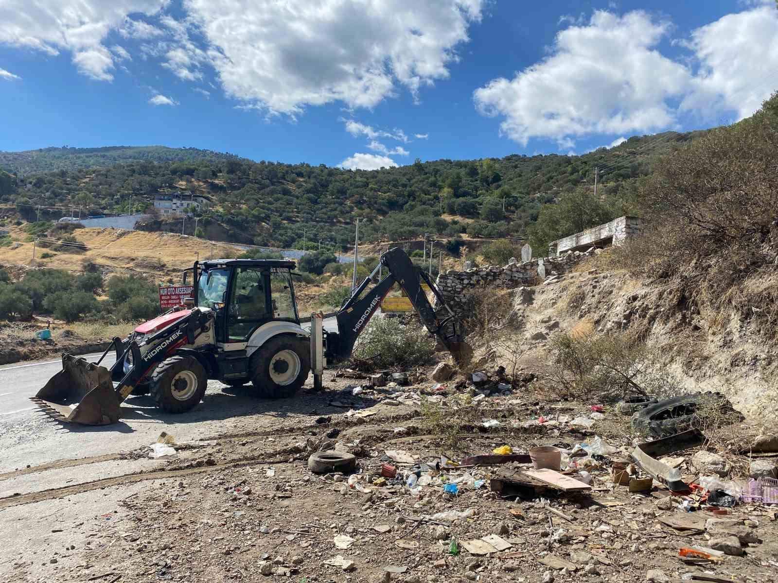 Bozdoganda Yol Kenarlari Hurda Araclardan Temizlendi 81A9De810E9Fe8A328644475Fcac1Adb