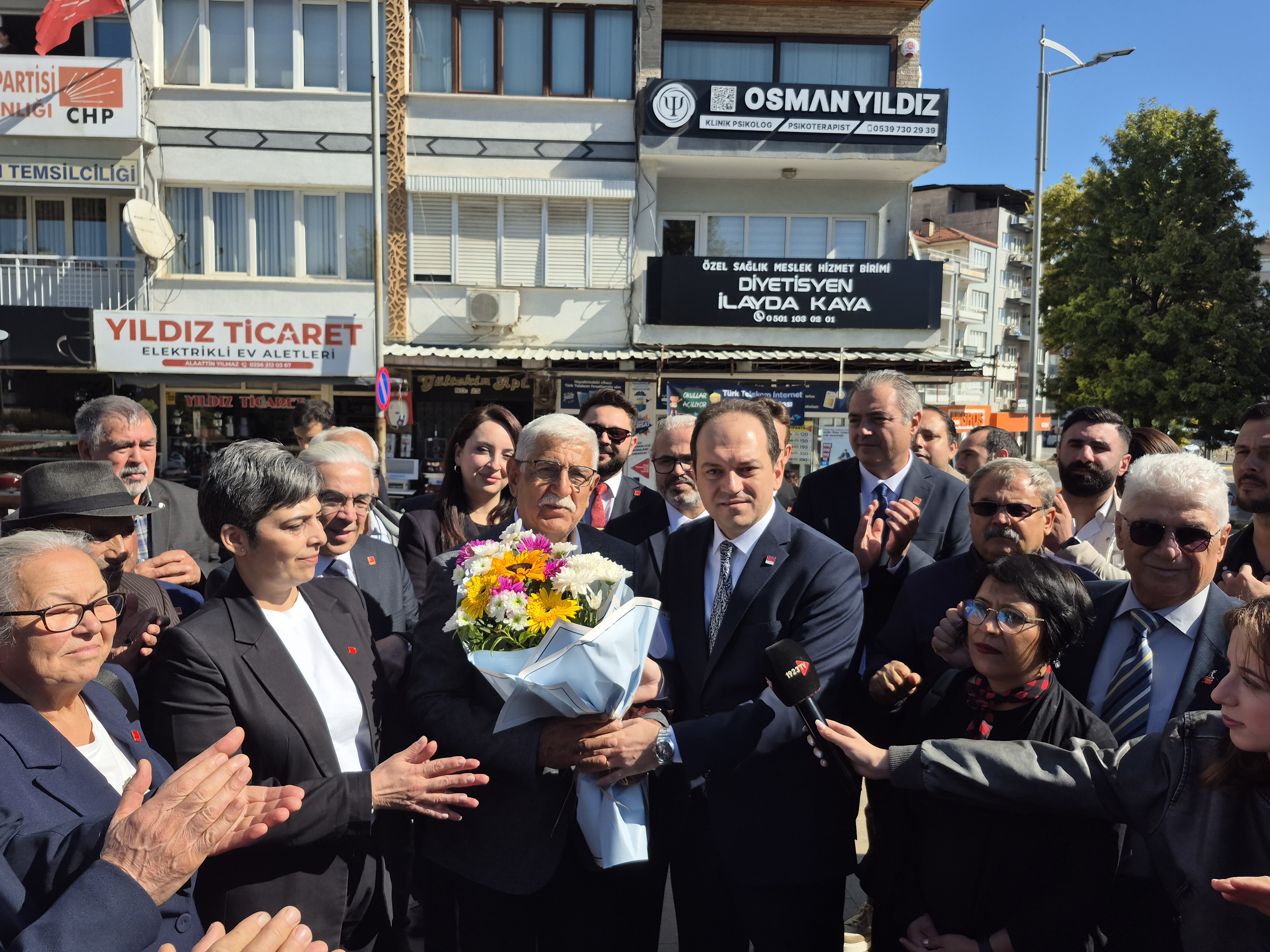 Chpde Yeni Baskan Ercetin Mazbatasini Aldi 605339 C4Fa2Ee9Fb8178Fb4Dea5D7F0535Ef27