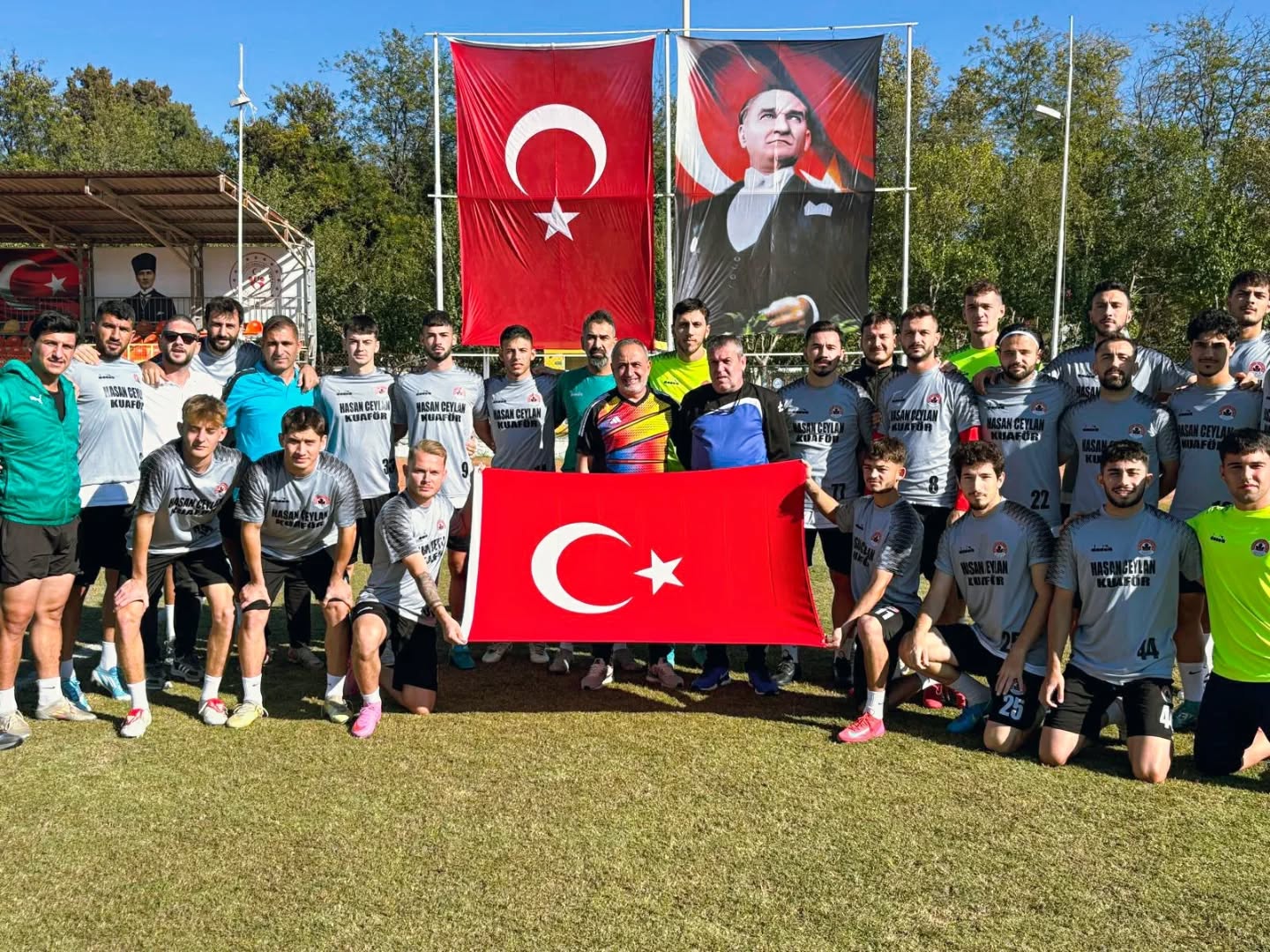 Cumhuriyet Icin Bayrak Actilar 610401 A08325Ae4A2449Ffdcd7A54A4160D9C7