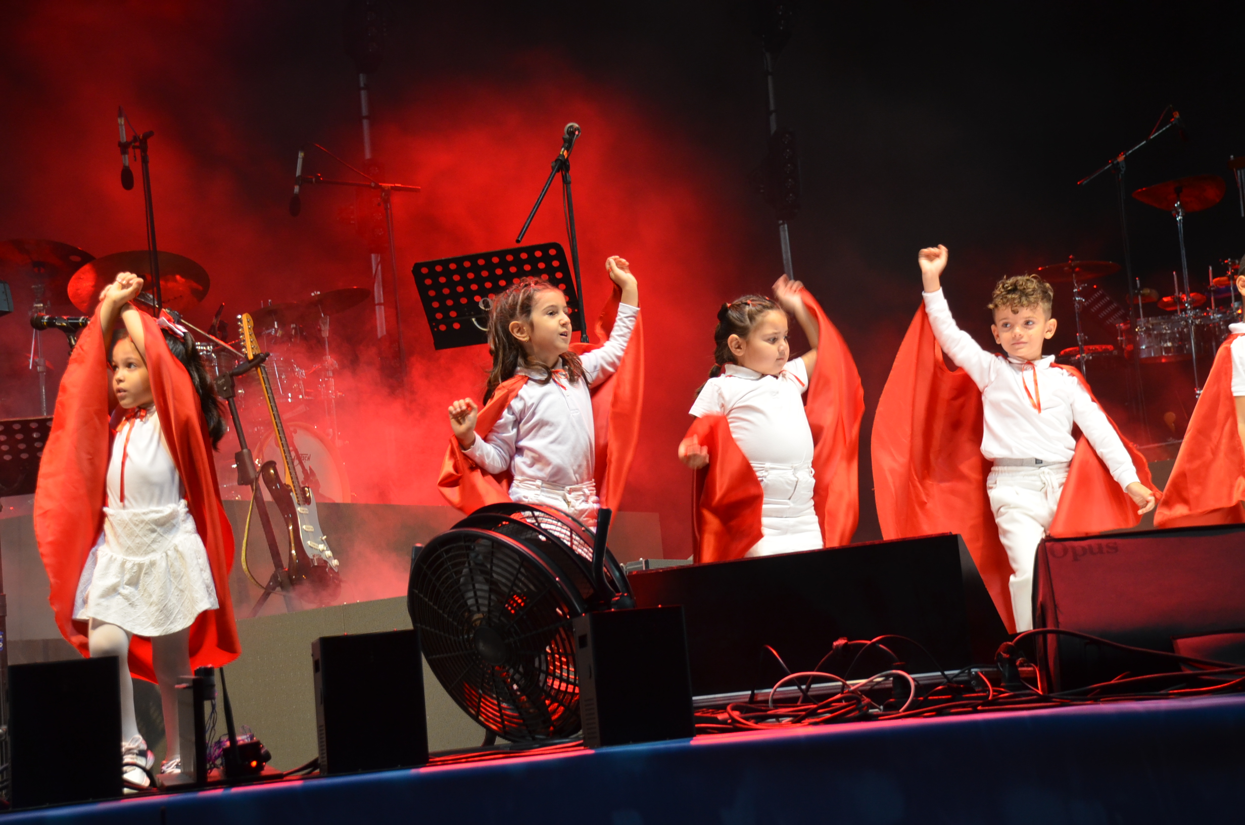 Didimde 29 Ekim Coskusu Simge Konseriyle Kutlandi 610416 667Ebb32Fe110E9B13051D104Cb14742