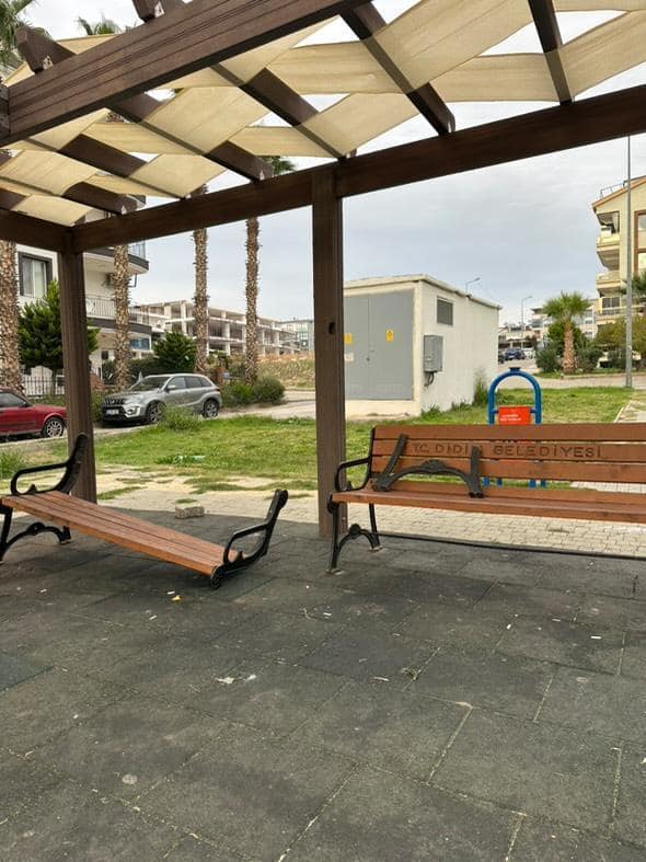 Didimde Vandallar Is Basinda Parkin Banklarina Zarar Verildi 607963 85B37074Dfae7764Feac62E7227D337C