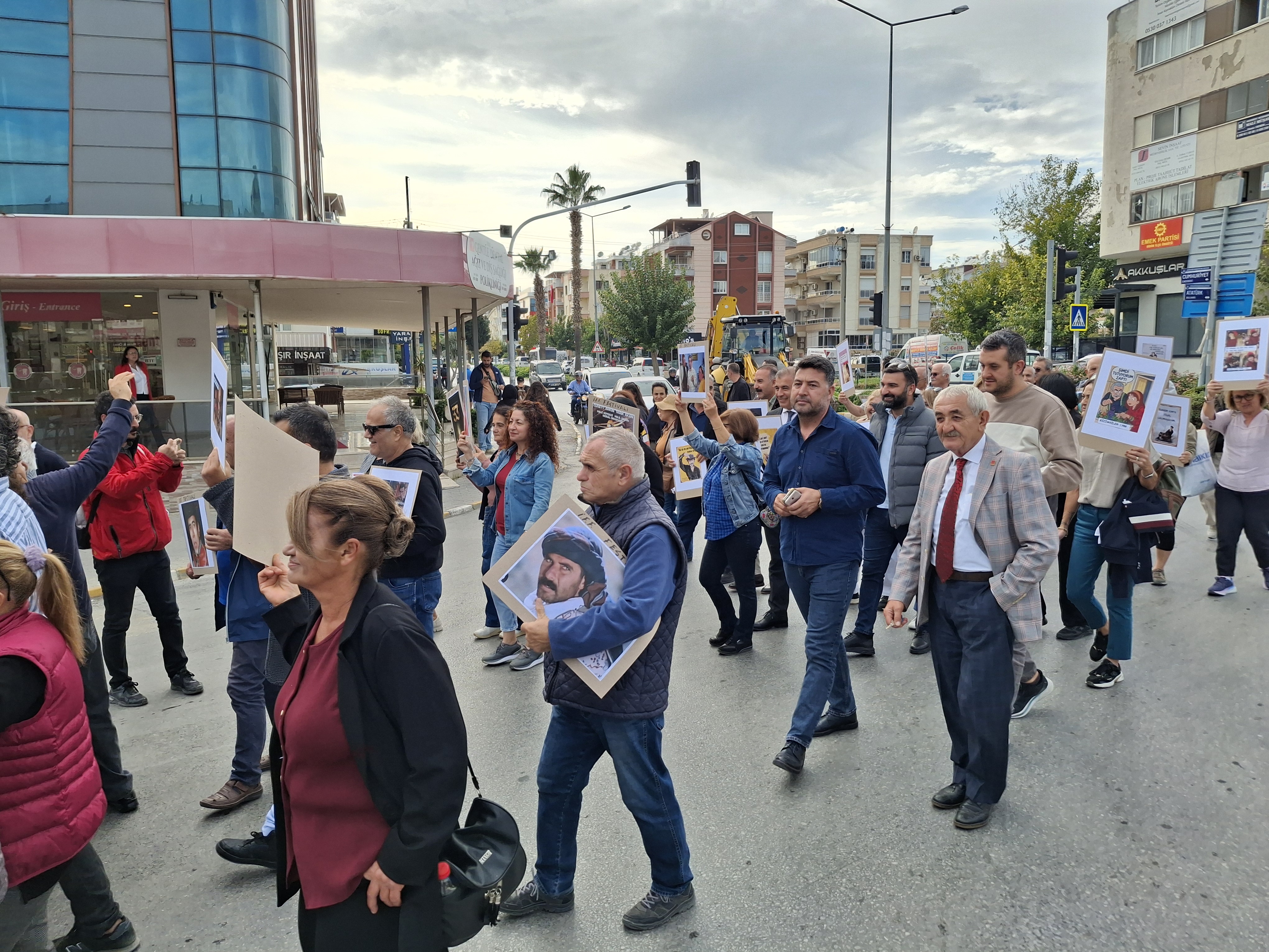 Didimdeki Isci Filmleri Festivali Yuruyusle Basladi 610846 6F90Efe654425D17Daa73E78Ea271Fb7