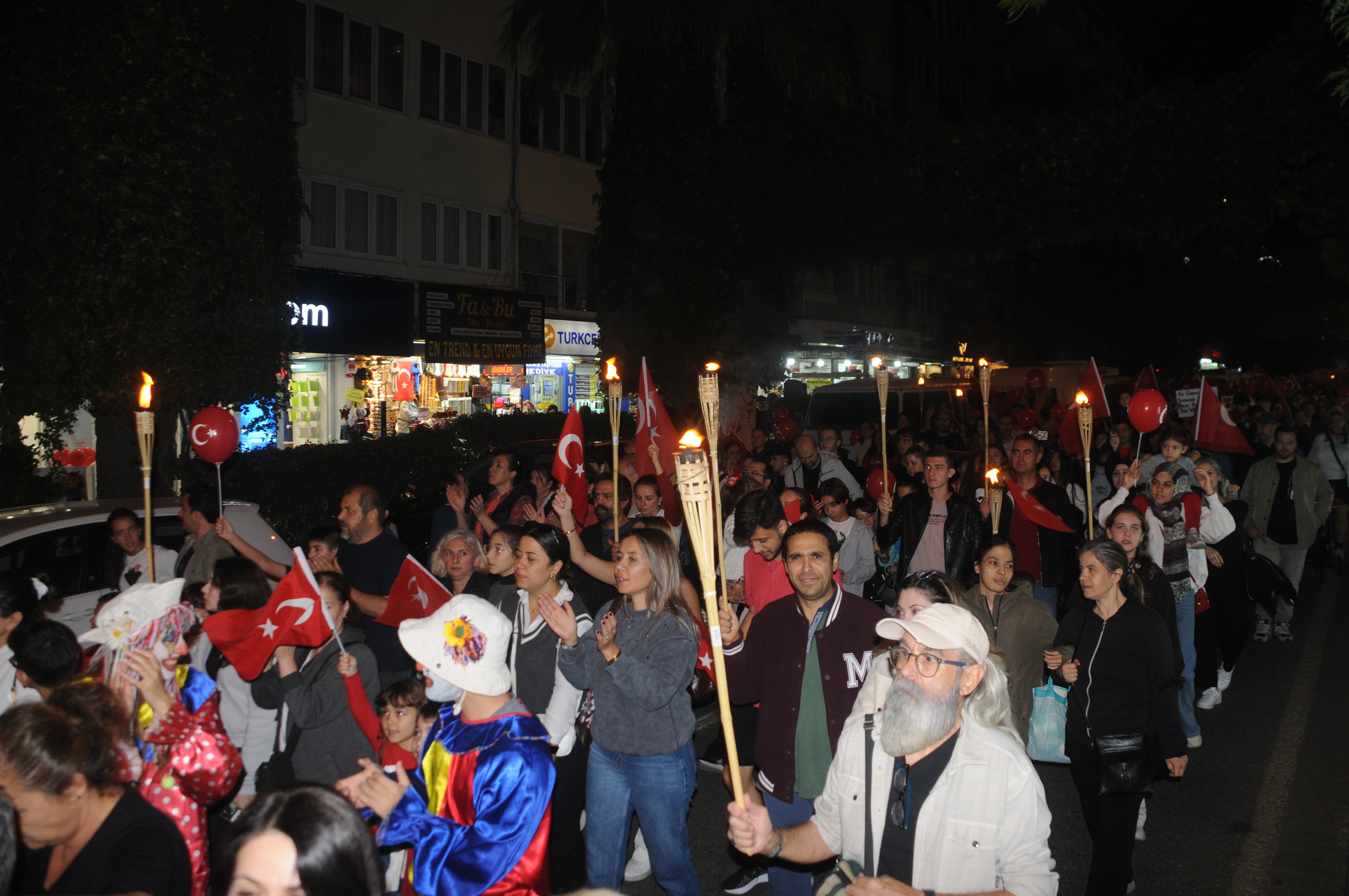 Efelerde Cumhuriyet Icin Yuruduler 610408 12F4E5Bbb867Fa54941C8Ec52Cc900Fa