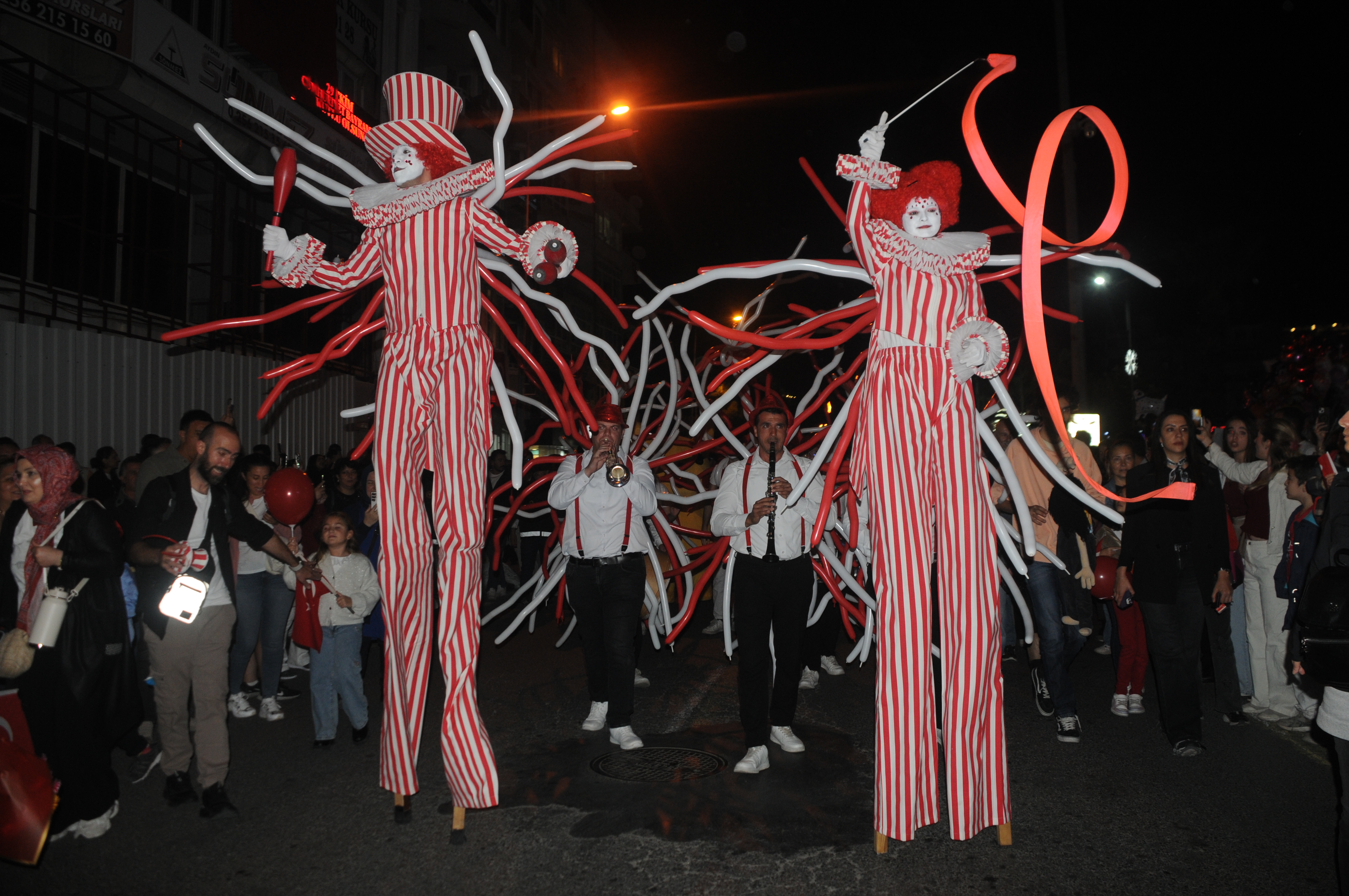 Efelerde Cumhuriyet Icin Yuruduler 610408 38B48B3883C6A8155900A48D8A01E70A