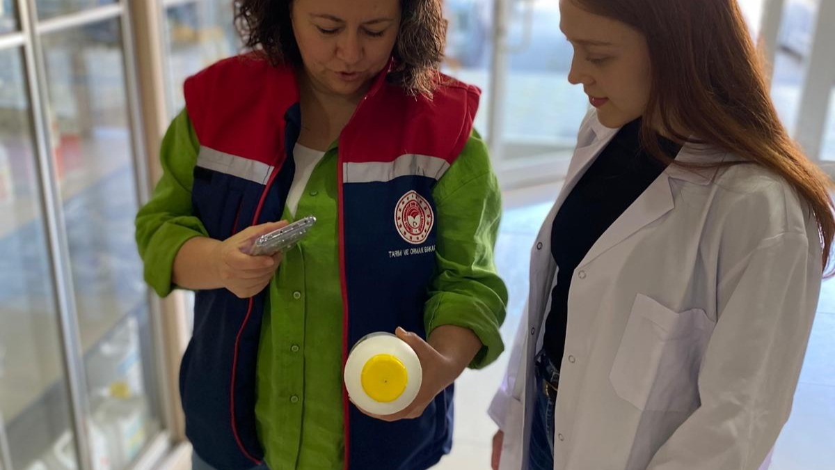 Efelerde Zirai Ilac Ve Gubre Bayileri Denetlendi 4Fffe7D494D94960Cc8211Fc77F305Bc