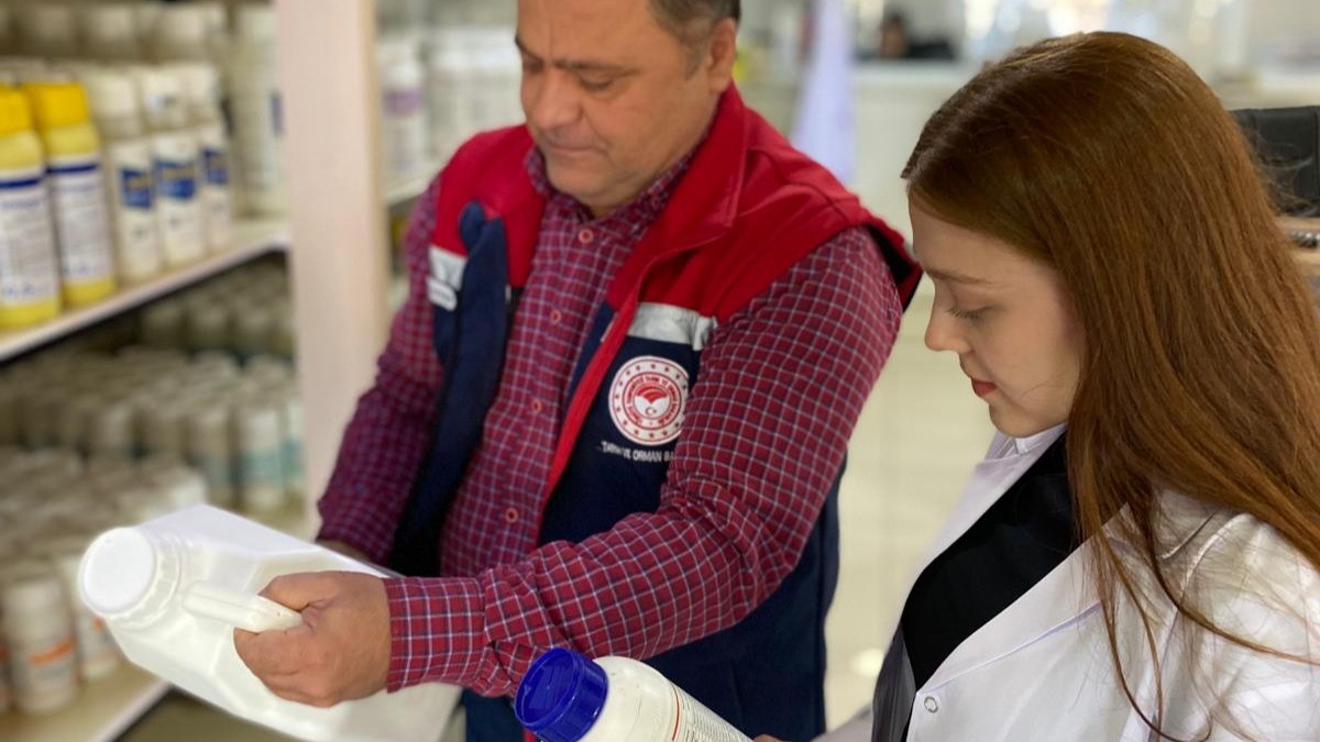 Efelerde Zirai Ilac Ve Gubre Bayileri Denetlendi F9C41F5F83419410Ec16755A11442A35