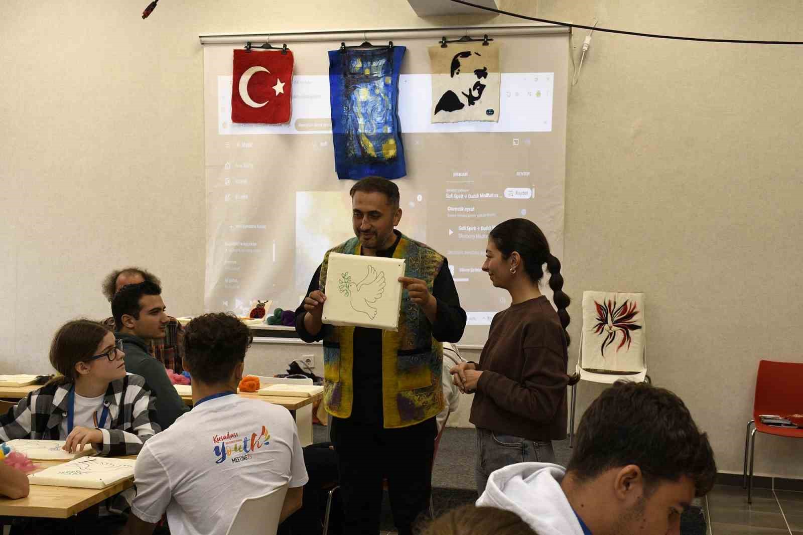 Genclik Toplantisi Kece Atolyesiyle Renkli Anlara Sahne Oldu 9D9E90A27Effb623F9E85D86266B92A0
