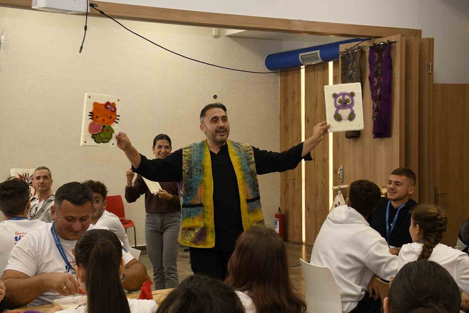 Genclik Toplantisi Kece Atolyesiyle Renkli Anlara Sahne Oldu Bb51300F0Ff9F771145Ab57E69A9D275