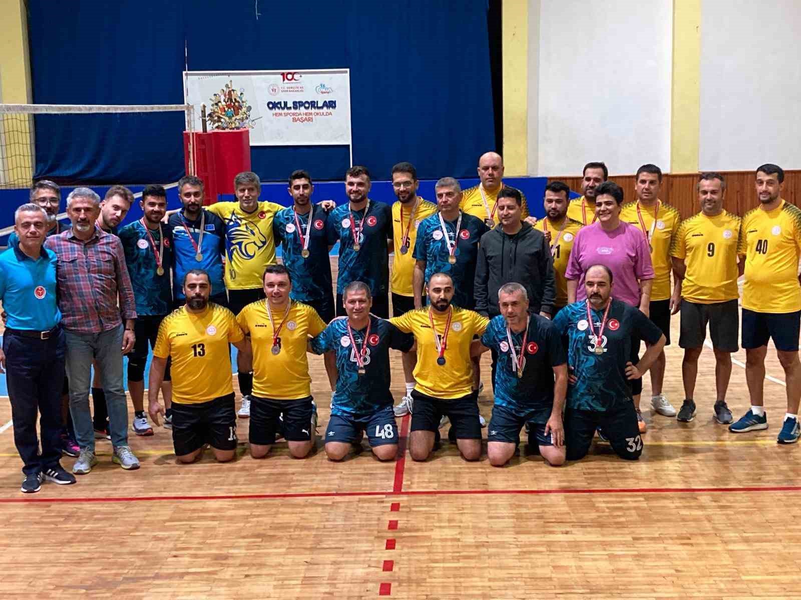 Il Saglik Mudurlugu Voleybol Takimi Aydinda Sampiyon Oldu 021044D9Ee234524011B909F420Bd69A