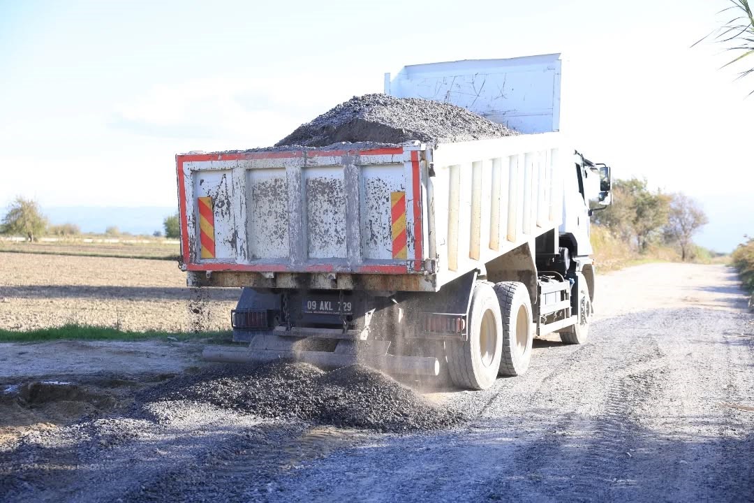 Incirliova Sinirtekede Yol Genisletme Calismasi Yapiliyor 4Fb9125B1B8260589D9Eab61E356C7Ab