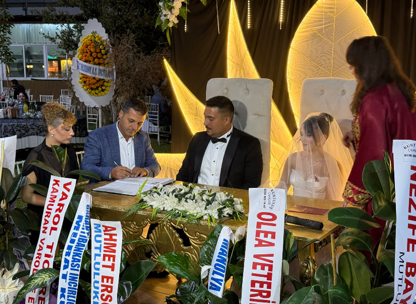 Incirliovada Gorkemli Dugun Dogukan Ile Meryem Evlendi 604753 Ec187464E8Aa6C364E1C552A7A8849E8