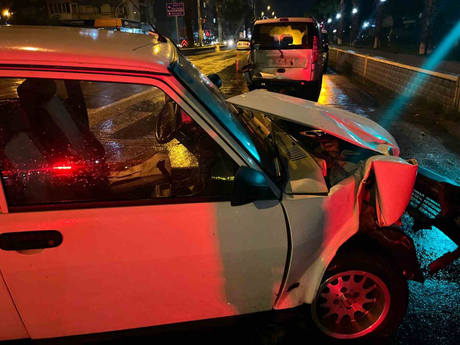 Incirliovada Isikta Bekleyen Araca Otomobil Carpti Df4556D460Fbad14E54600Fb911C8263