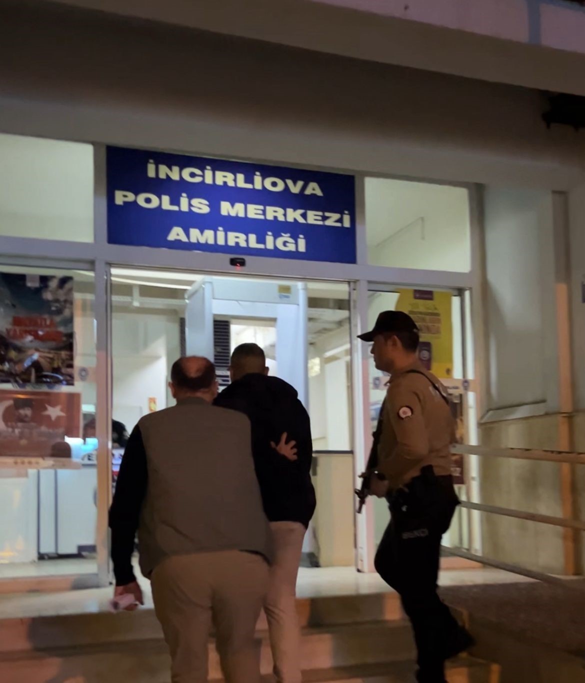 Incirliovada Silahli Yaralama Suphelisi Sahte Kimlikle Yakalandi 9A99C200E1D01Df51D3C4Bc90Aca8592