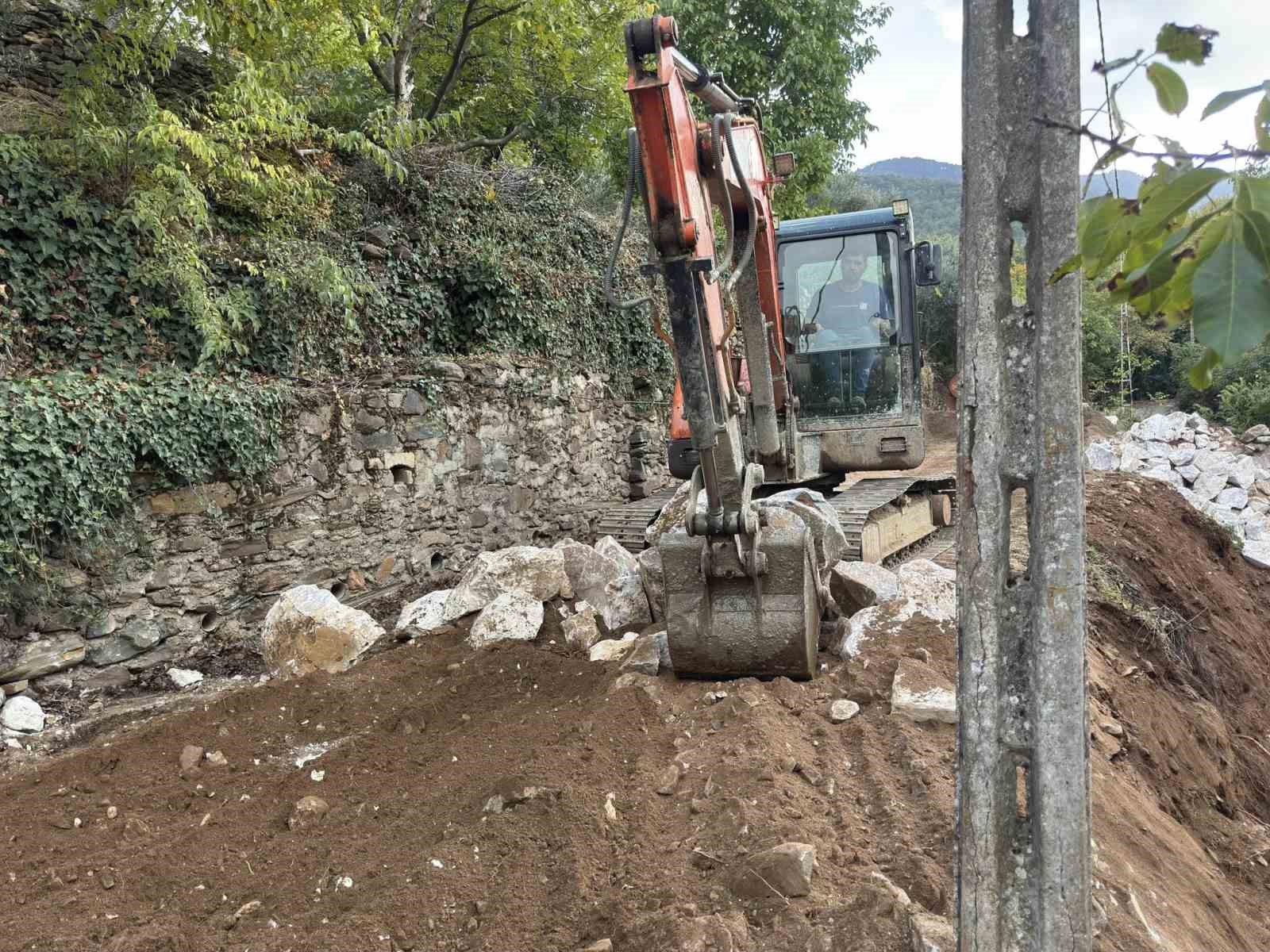 Karacasu Belediyesinden Yol Guvenligi 3210280C1A84E1E48E7D3245364Da023