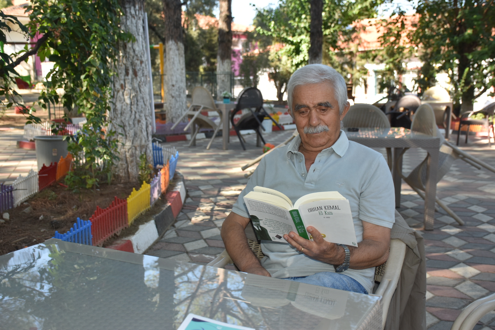 Karacasuda Emekli Ogretmen Kitap Okuma Sevdasiyla Ornek Oluyor Cok Test Cozen Degil Cok Okuyan Basarili Olur 607857 21Dece6233Adb7Afad127D61C6Eb7Ad6