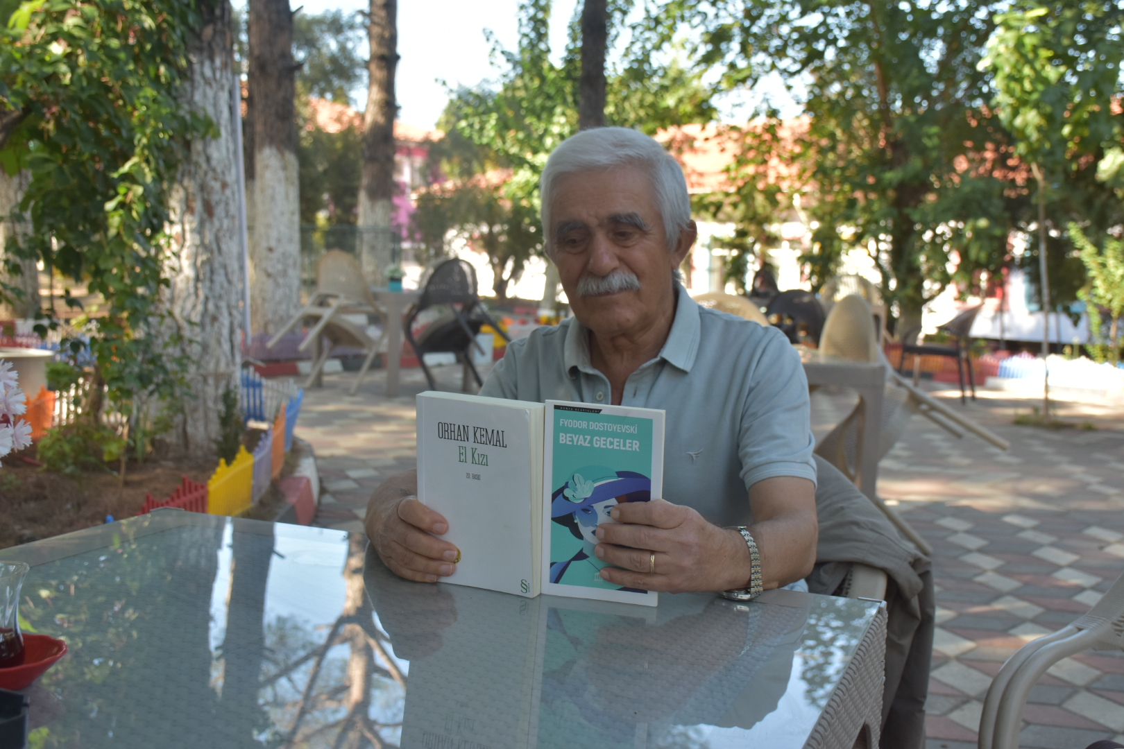 Karacasuda Emekli Ogretmen Kitap Okuma Sevdasiyla Ornek Oluyor Cok Test Cozen Degil Cok Okuyan Basarili Olur 607857 8B8198522D0C802Aa0A2B78934215D48