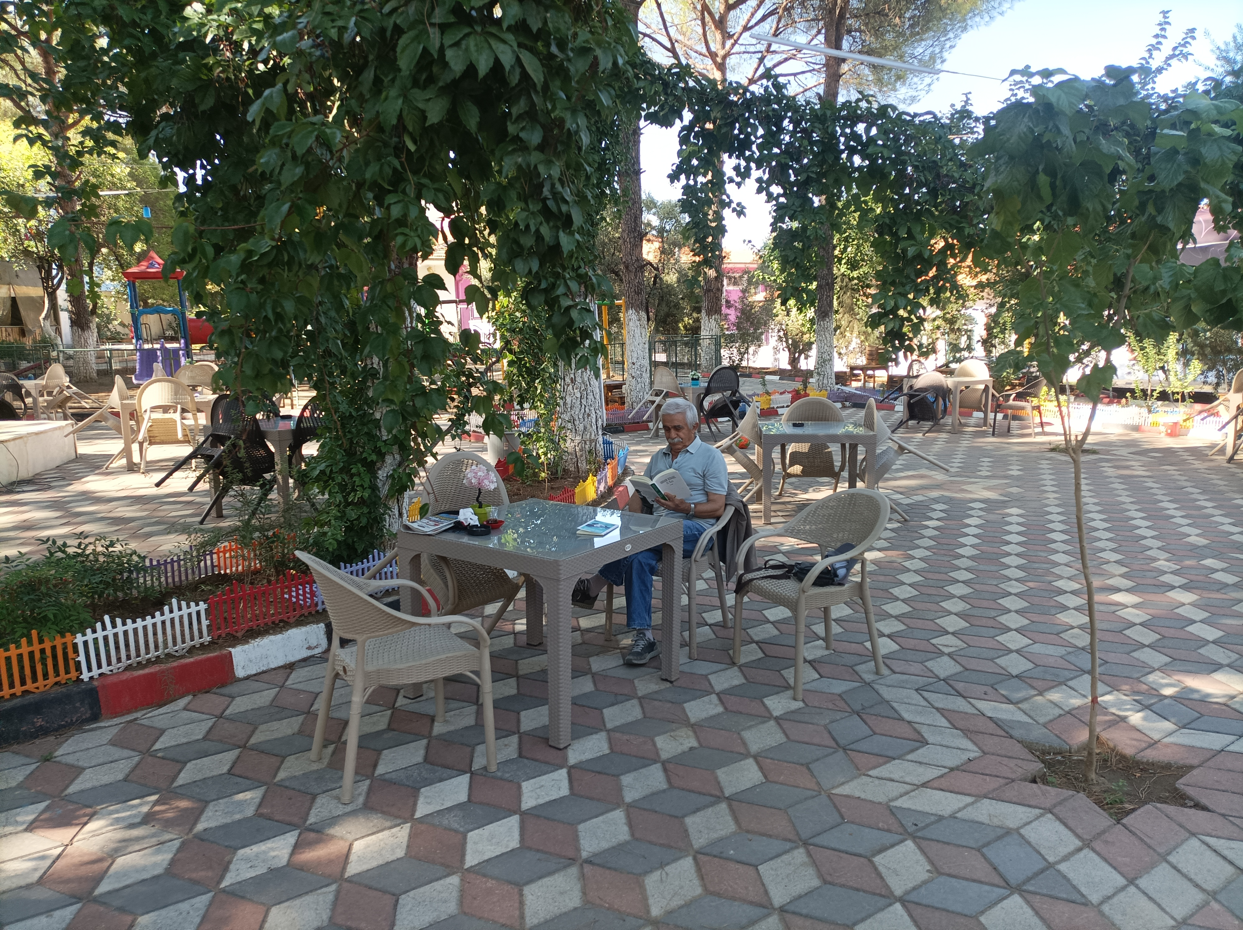 Karacasuda Emekli Ogretmen Kitap Okuma Sevdasiyla Ornek Oluyor Cok Test Cozen Degil Cok Okuyan Basarili Olur 607857 F5Fa0Ed7E85466Beb21340279F69Db3F