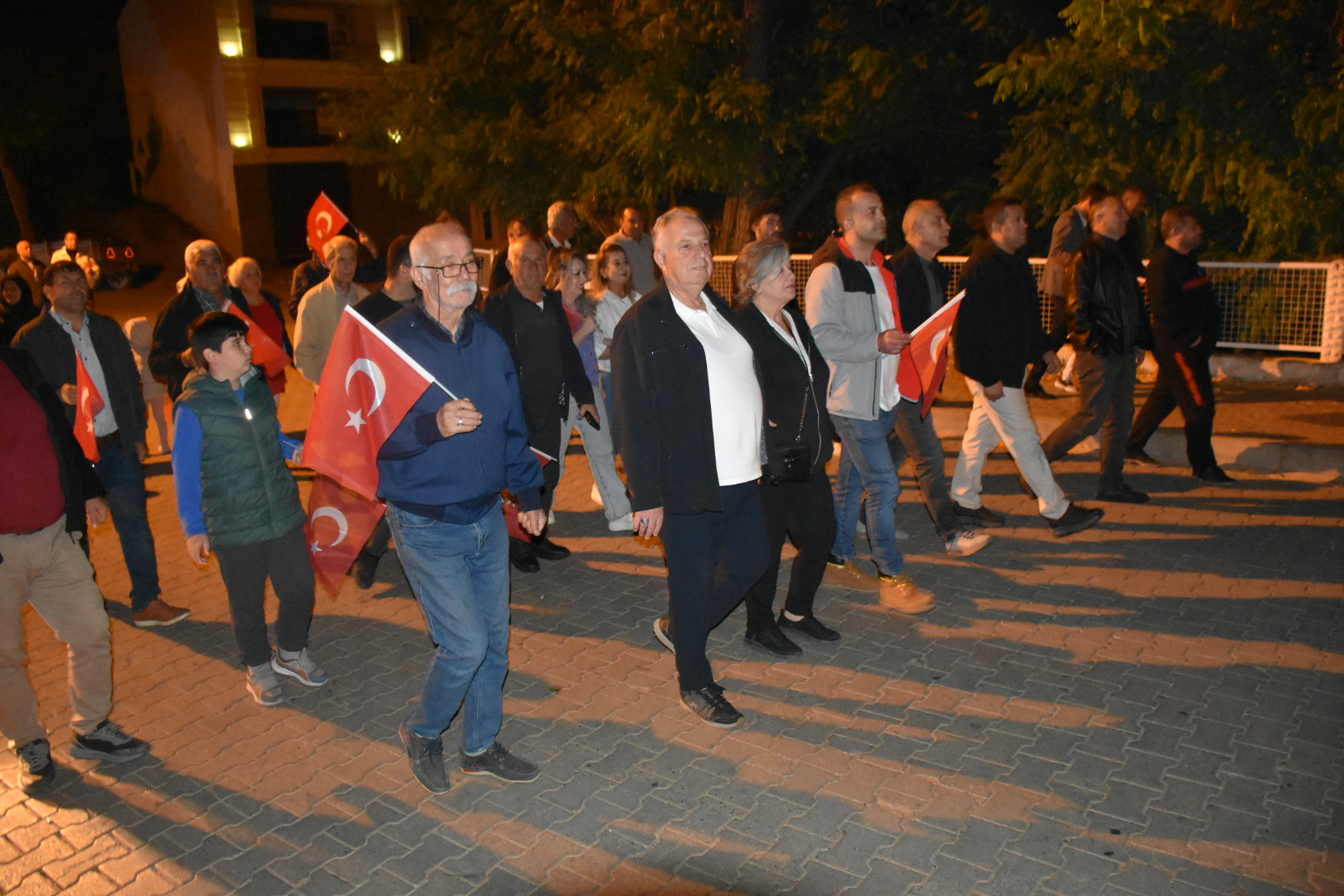 Karacasuda Geceyi Cumhuriyet Coskusu Aydinlatti 610428 2Be147Bf3192932Fc55B9E1F6071Acd0