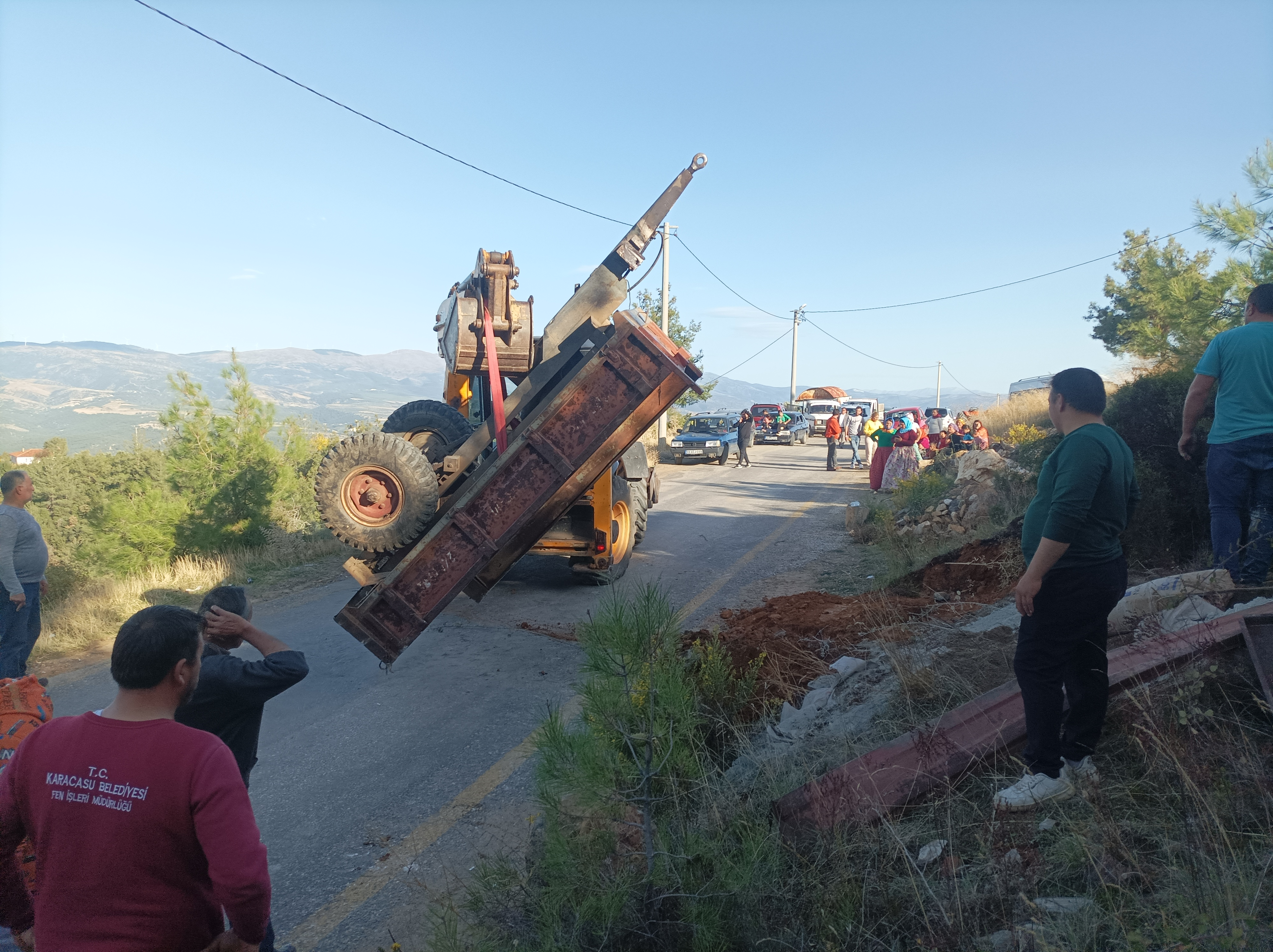 Karacasuda Traktor Ucurumdan Uctu Kurtarma Calismasi Yurekleri Agza Getirdi 609908 96Cf87917Fcb264954D126F883A21024