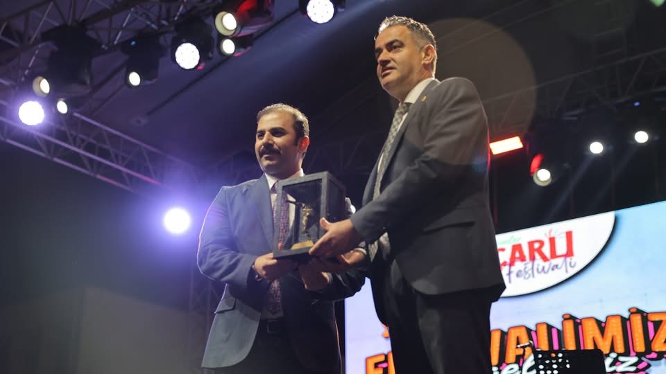 Kocarlida Festival Coskusu Ayse Dincer Sahne Aldi Meydan Doldu 605900 408Fe2D841B340A7954Fe811B2444D5C