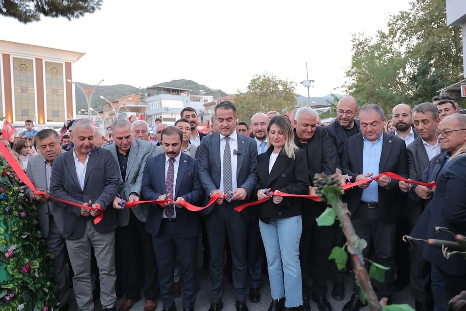 Kocarlida Festival Coskusu Ayse Dincer Sahne Aldi Meydan Doldu 605900 60D30Ac033922B231B3323D85A2Ecac7