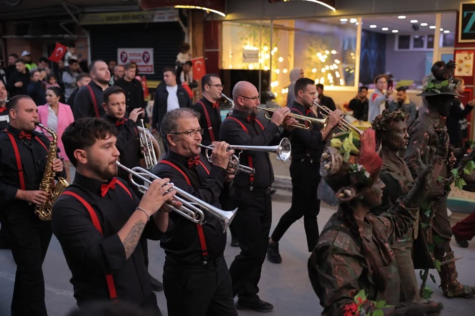 Kocarlida Festival Coskusu Ayse Dincer Sahne Aldi Meydan Doldu 605900 6F488Fe6F7B887C70D3C587Bcb25Ba56