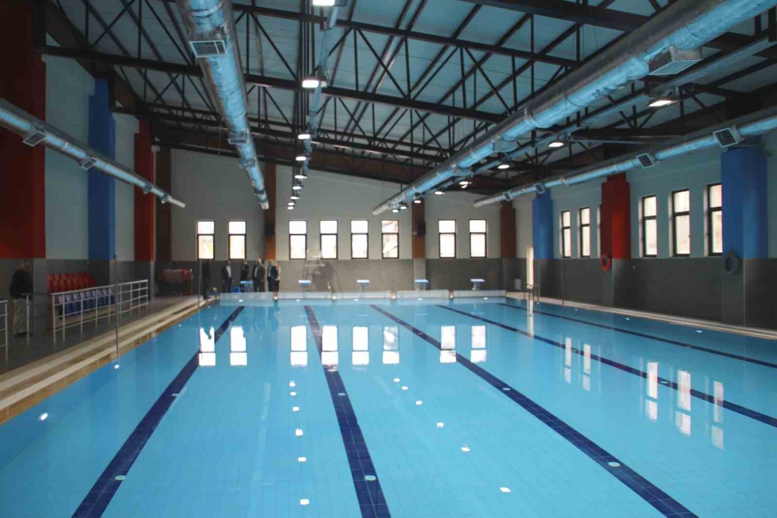 Kosk Yuzme Havuzunu Incelediler 10C869B68814148293Cafe203Af92460