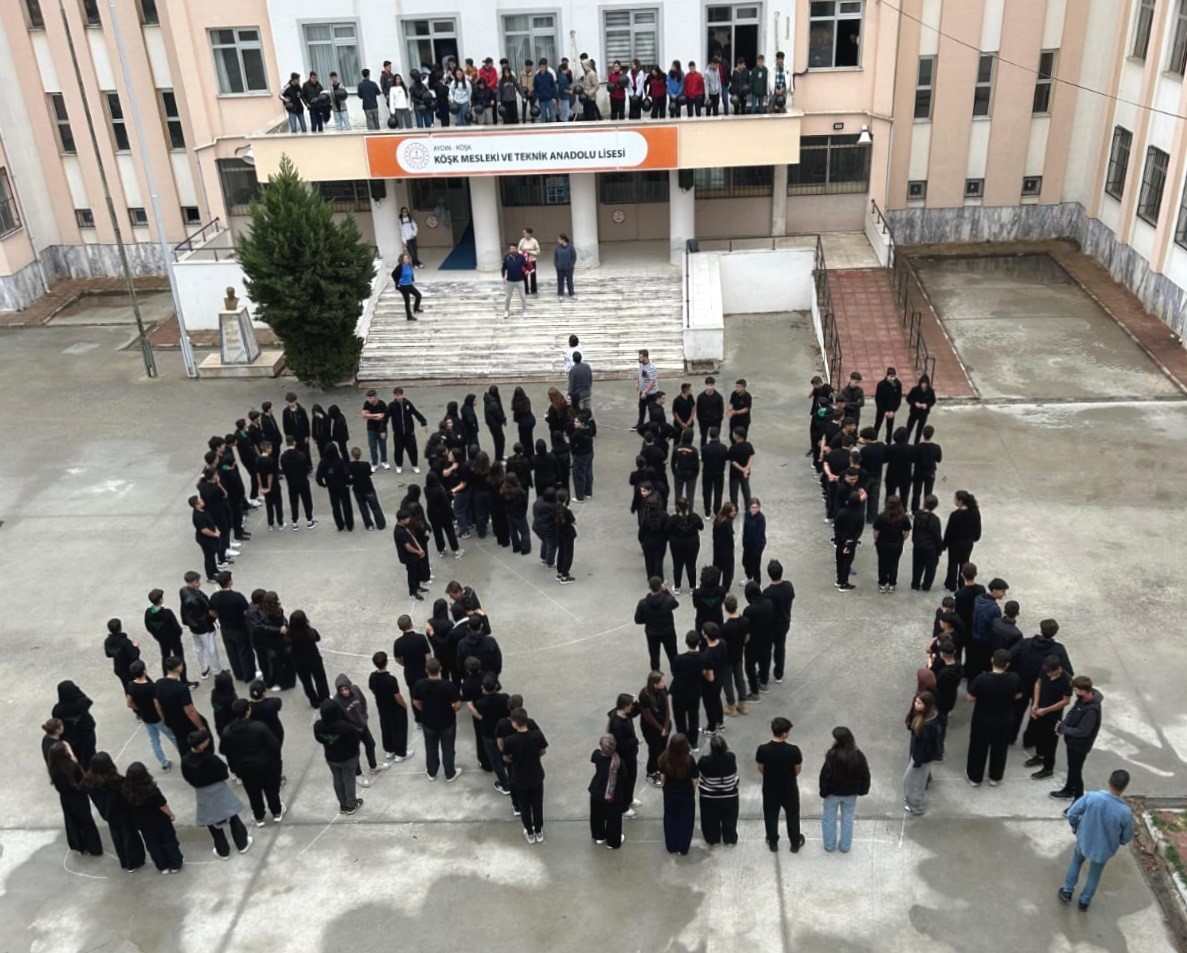 Koskte Ogrenciler Gazzeyi Unutmadi E23268997E8Da7Ce82C6Ebd02746F3E8