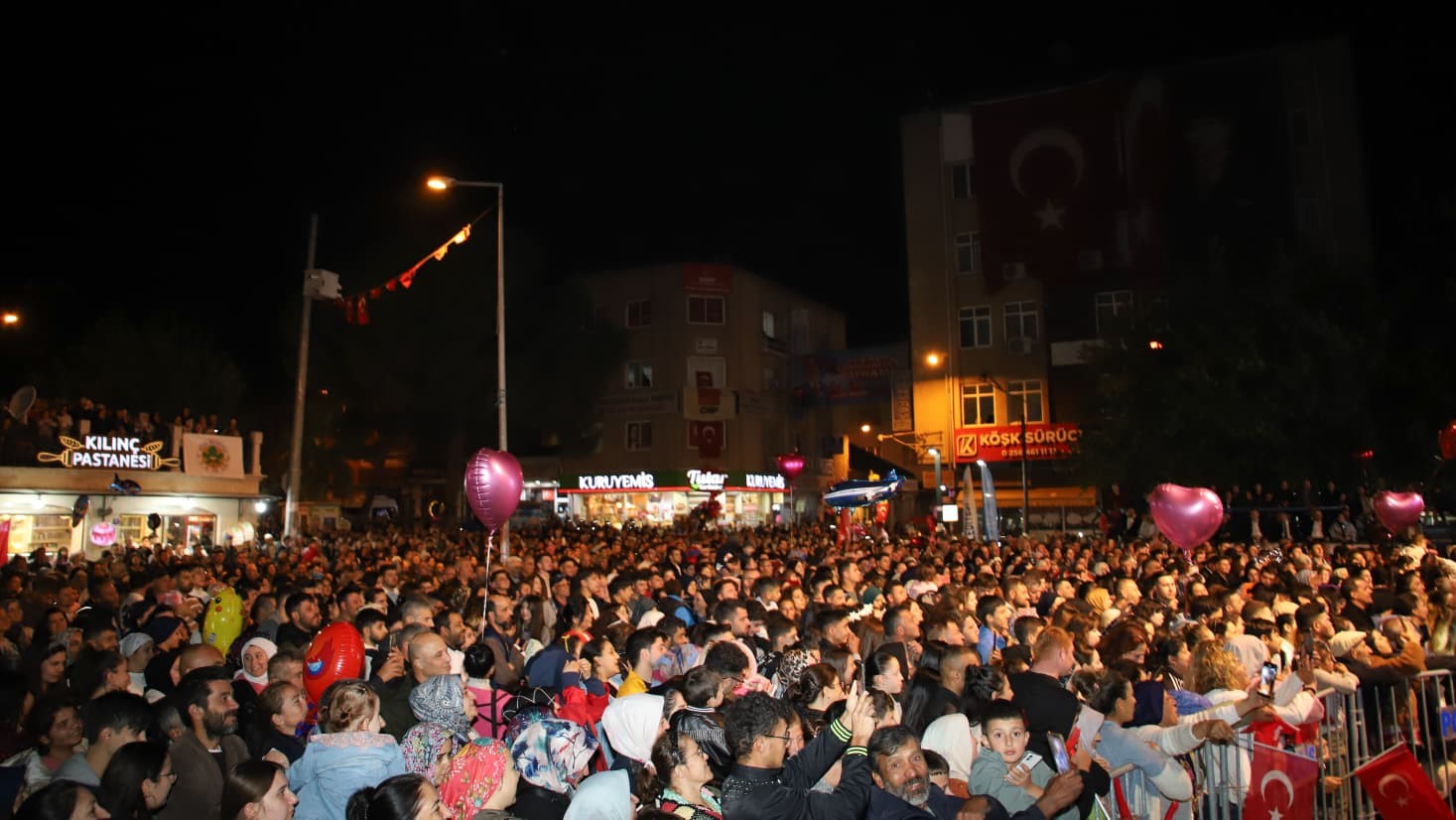 Koskteki Konsere Yogun Ilgi 45D484615396F31E0A82F8A0922Dca18