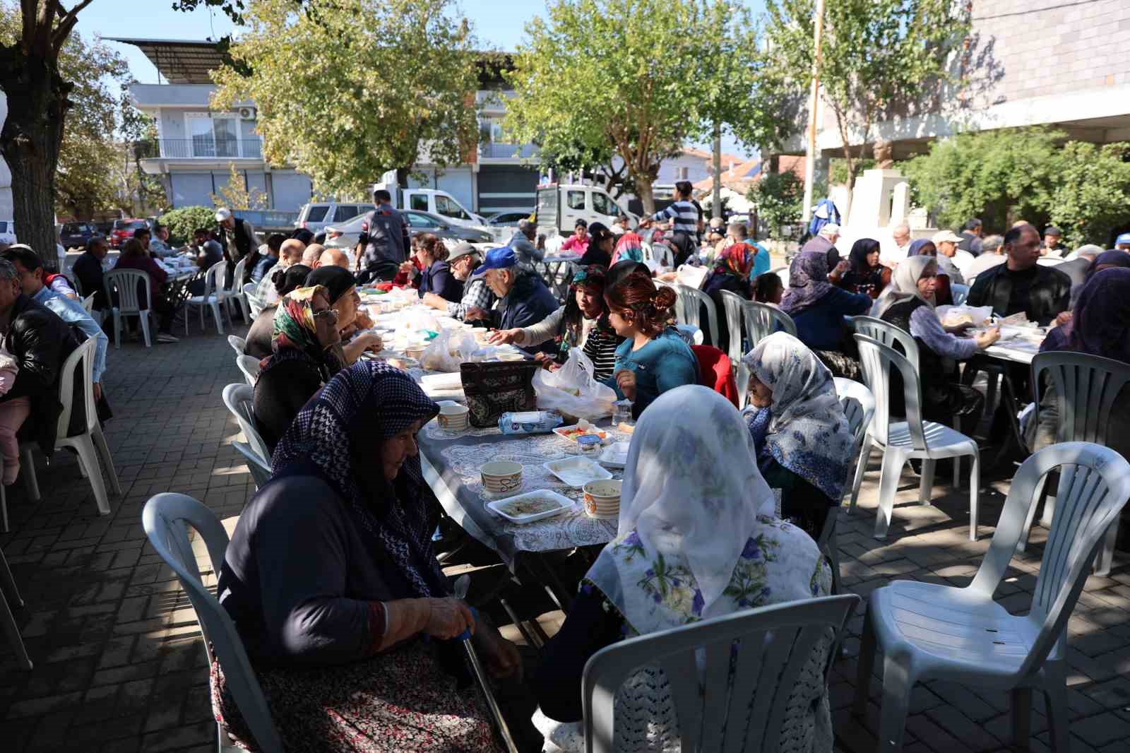 Koyun Gencleri Ve Ihtiyar Heyeti Tum Koyu Ayni Sofrada Topladi 6B2532002D0A7E2Aa93B4767E5Edd676