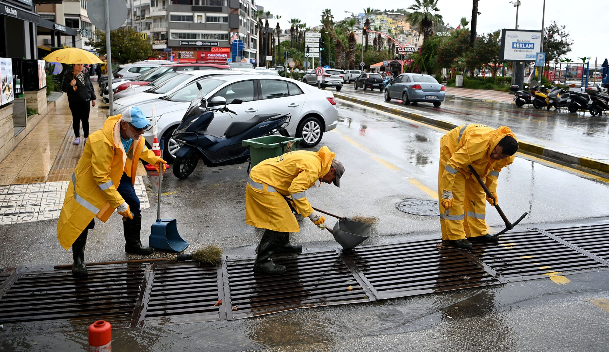 Kusadasi Belediyesinden Saganak Seferberligi 604896 93A06C965De2Ffb55Bd997Bfa7F2Fada