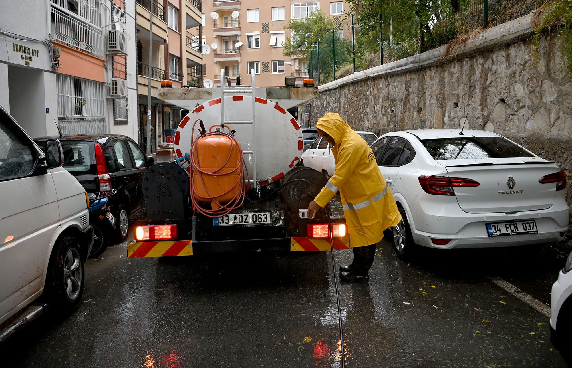 Kusadasi Belediyesinden Saganak Seferberligi 604896 De51F13304Bbe885Bdf029266B9Acb82