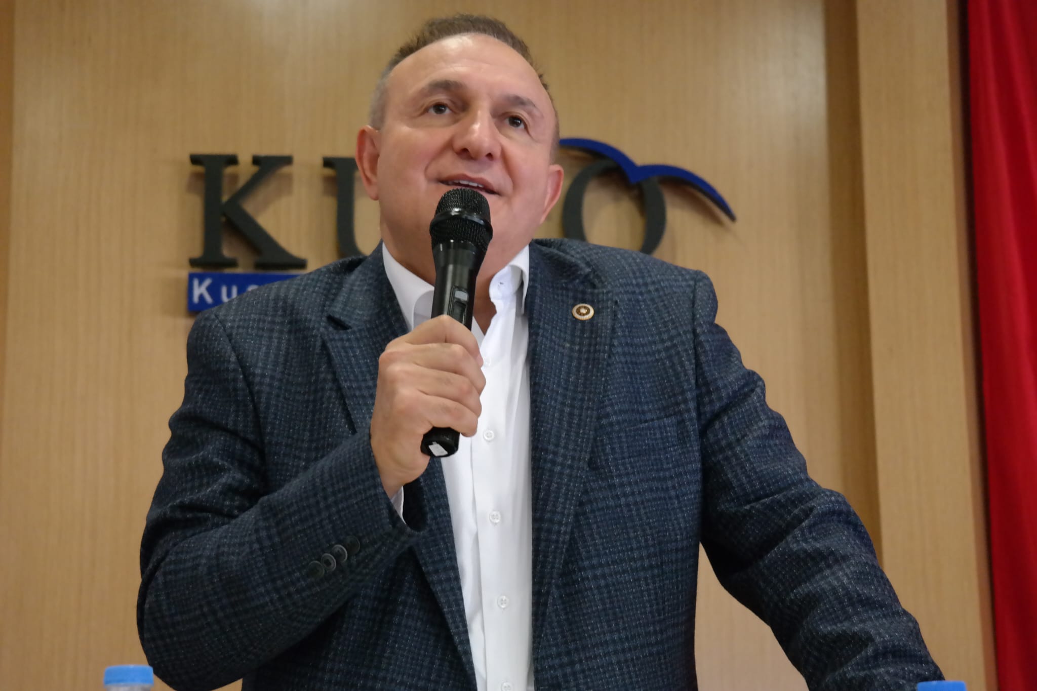 Kusadasi Iyi Partide Behcet Alp Guven Tazeledi 604465 7Fff4598E1Ea2E754C334Ba3762D1Efd